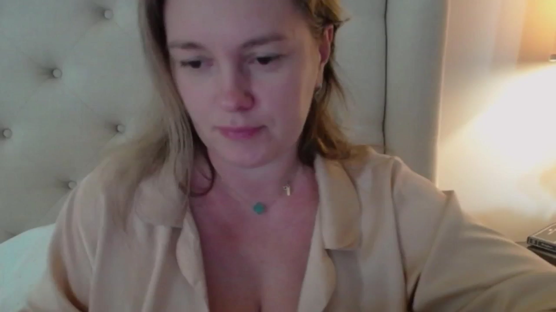 Gallery image thumbnail from J0llye's myfreecams stream on, 10/22/2024, 16:34 image 5 of 20