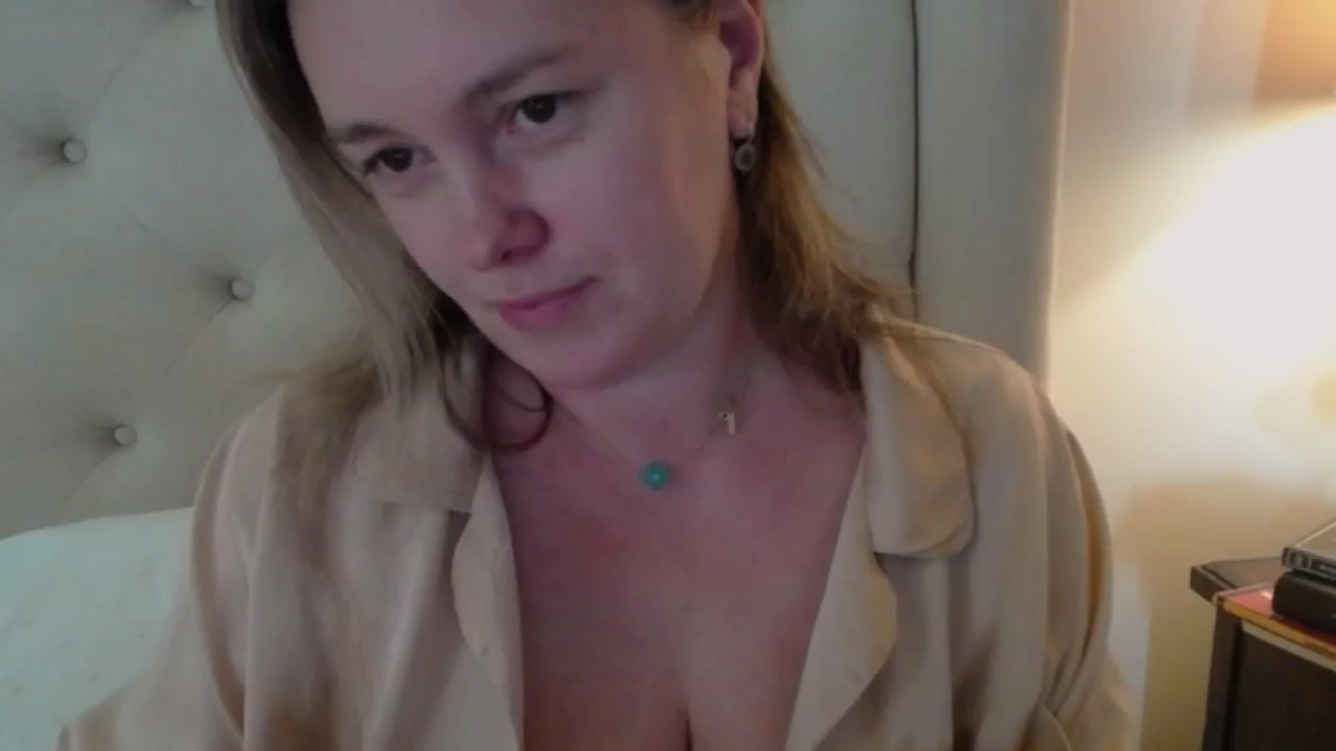 Gallery image thumbnail from J0llye's myfreecams stream on, 10/22/2024, 16:34 image 14 of 20