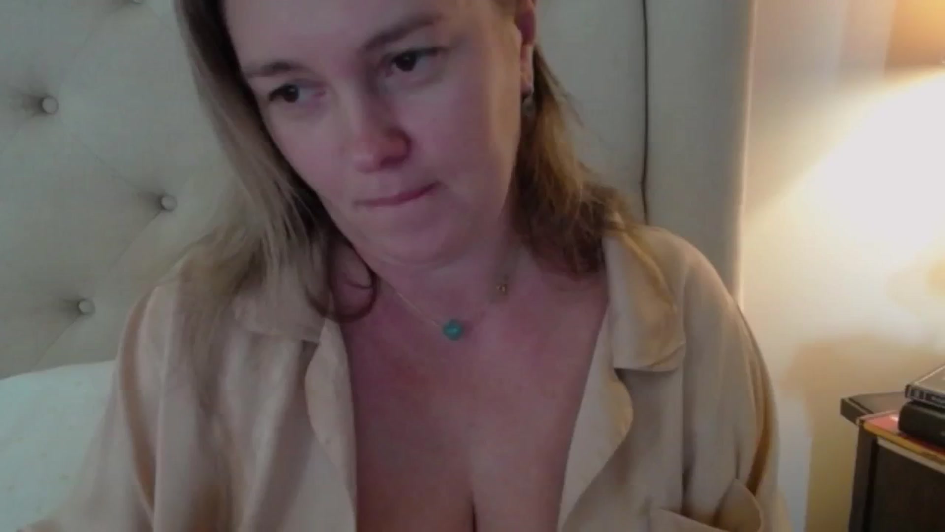 Gallery image thumbnail from J0llye's myfreecams stream on, 10/22/2024, 16:34 image 19 of 20