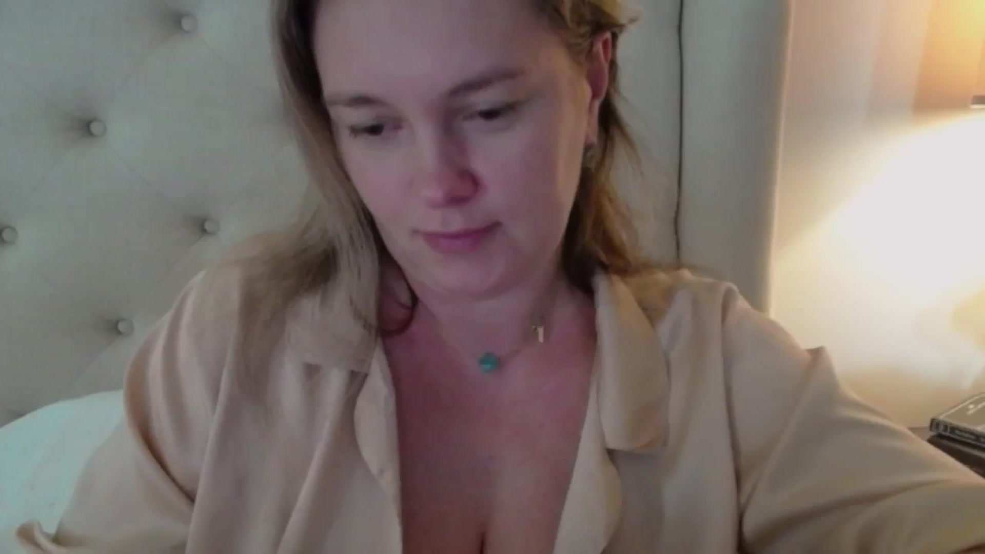 Gallery image thumbnail from J0llye's myfreecams stream on, 10/22/2024, 16:34 image 4 of 20