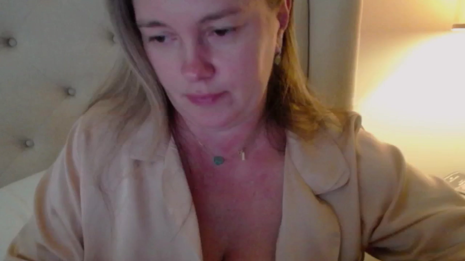 Gallery image thumbnail from J0llye's myfreecams stream on, 10/22/2024, 20:03 image 18 of 20