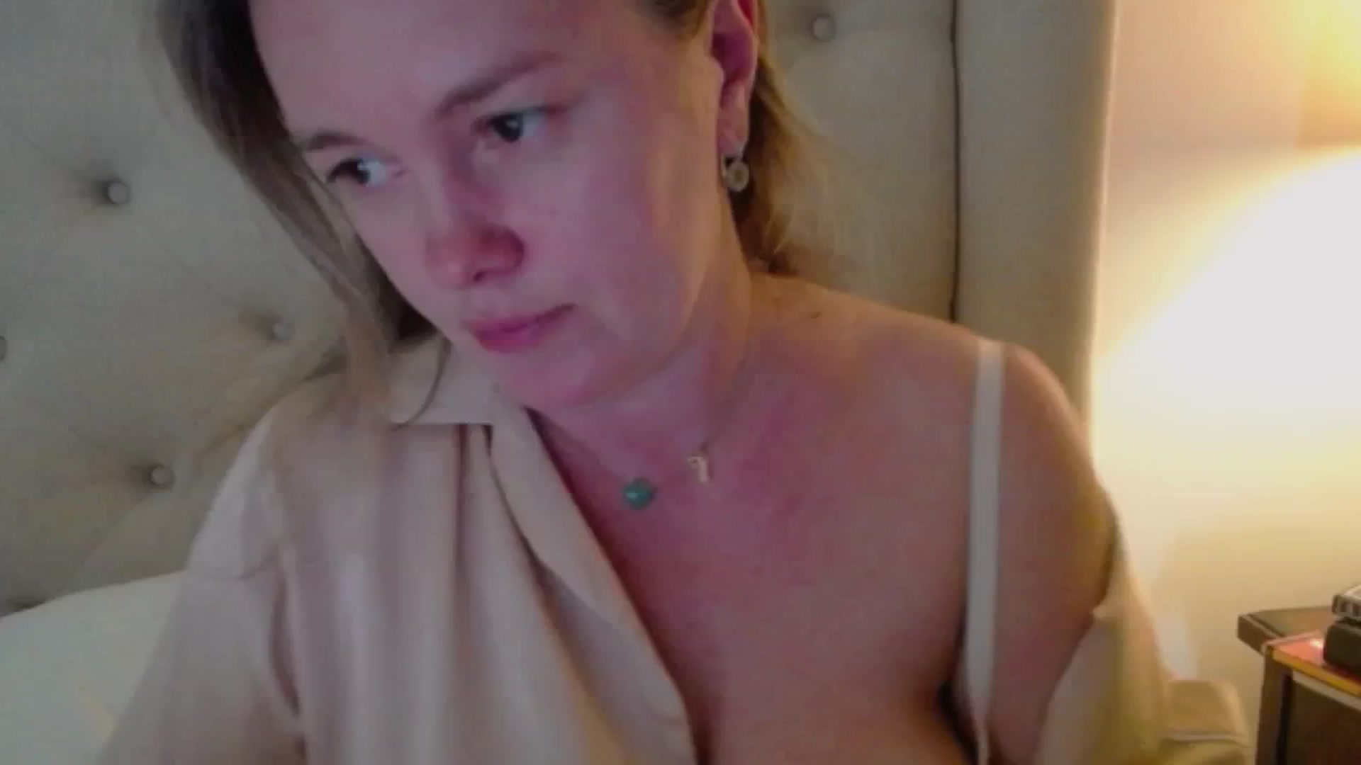 Gallery image thumbnail from J0llye's myfreecams stream on, 10/22/2024, 20:03 image 2 of 20