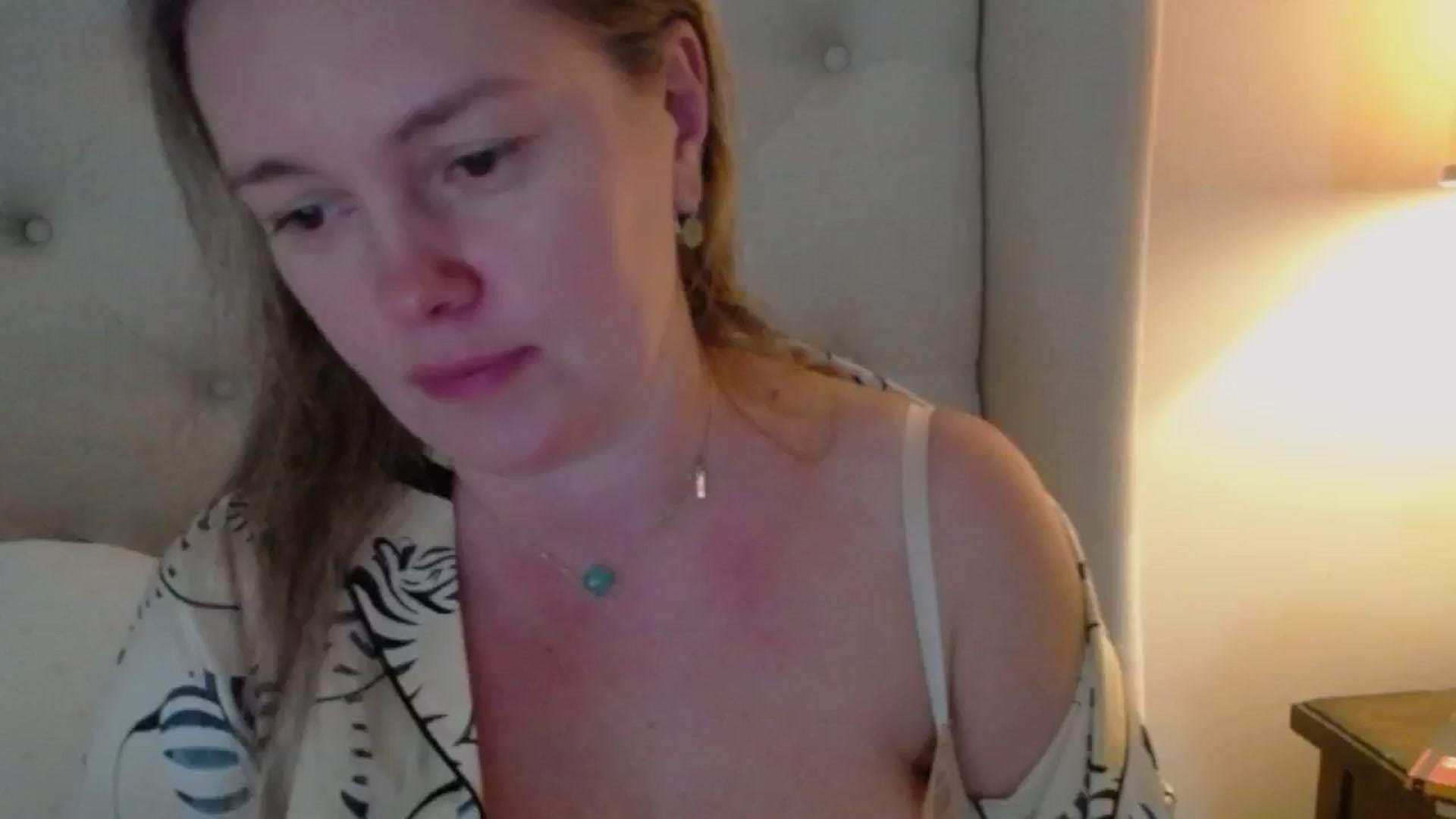 Gallery image thumbnail from J0llye's myfreecams stream on, 10/23/2024, 20:03 image 8 of 20