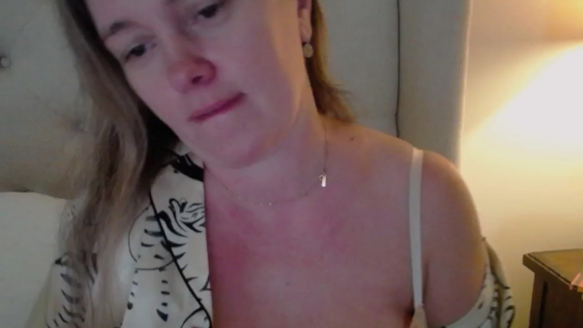 Gallery image thumbnail from J0llye's myfreecams stream on, 10/23/2024, 20:03 image 19 of 20
