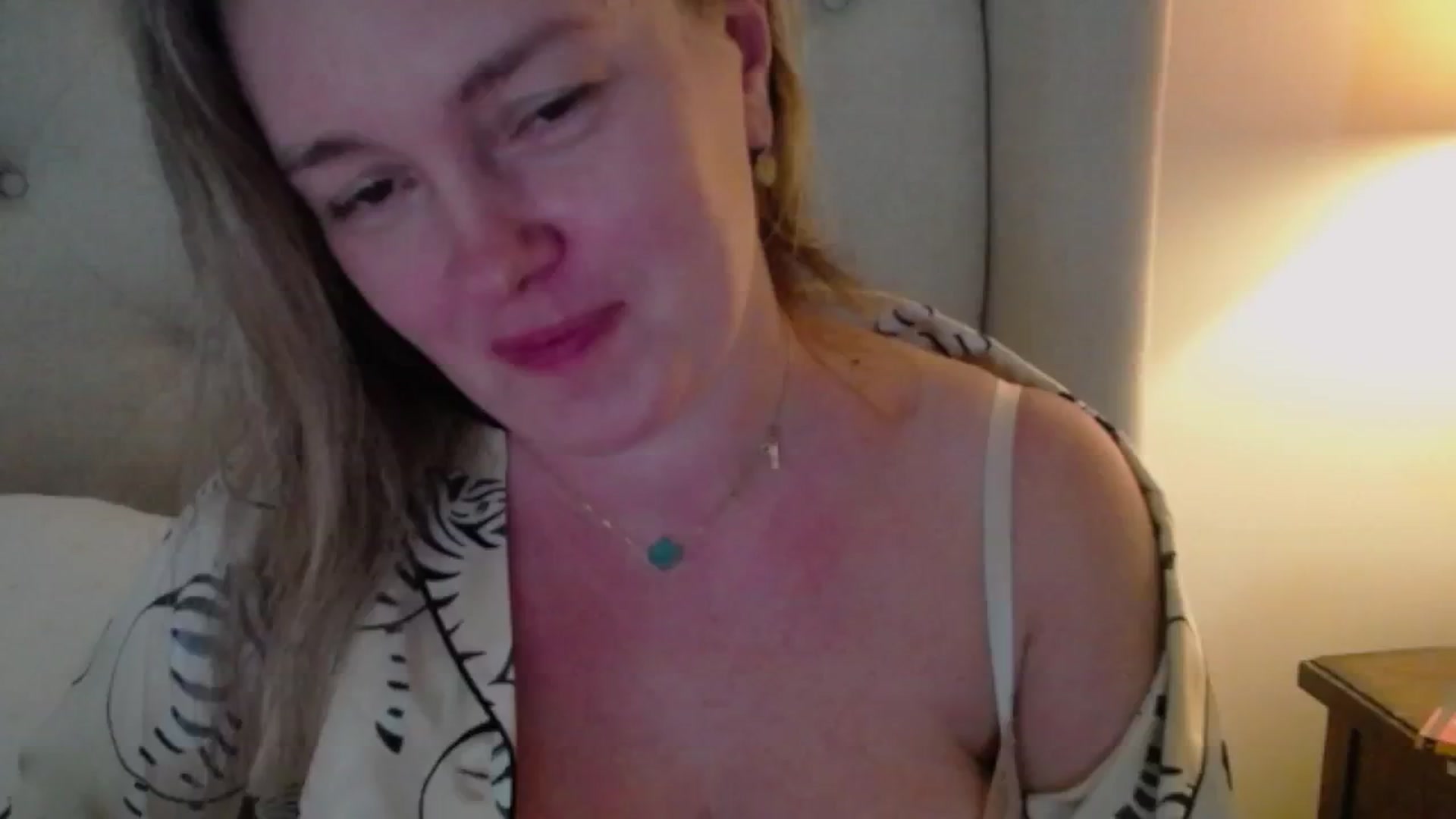 Gallery image thumbnail from J0llye's myfreecams stream on, 10/23/2024, 20:03 image 7 of 20