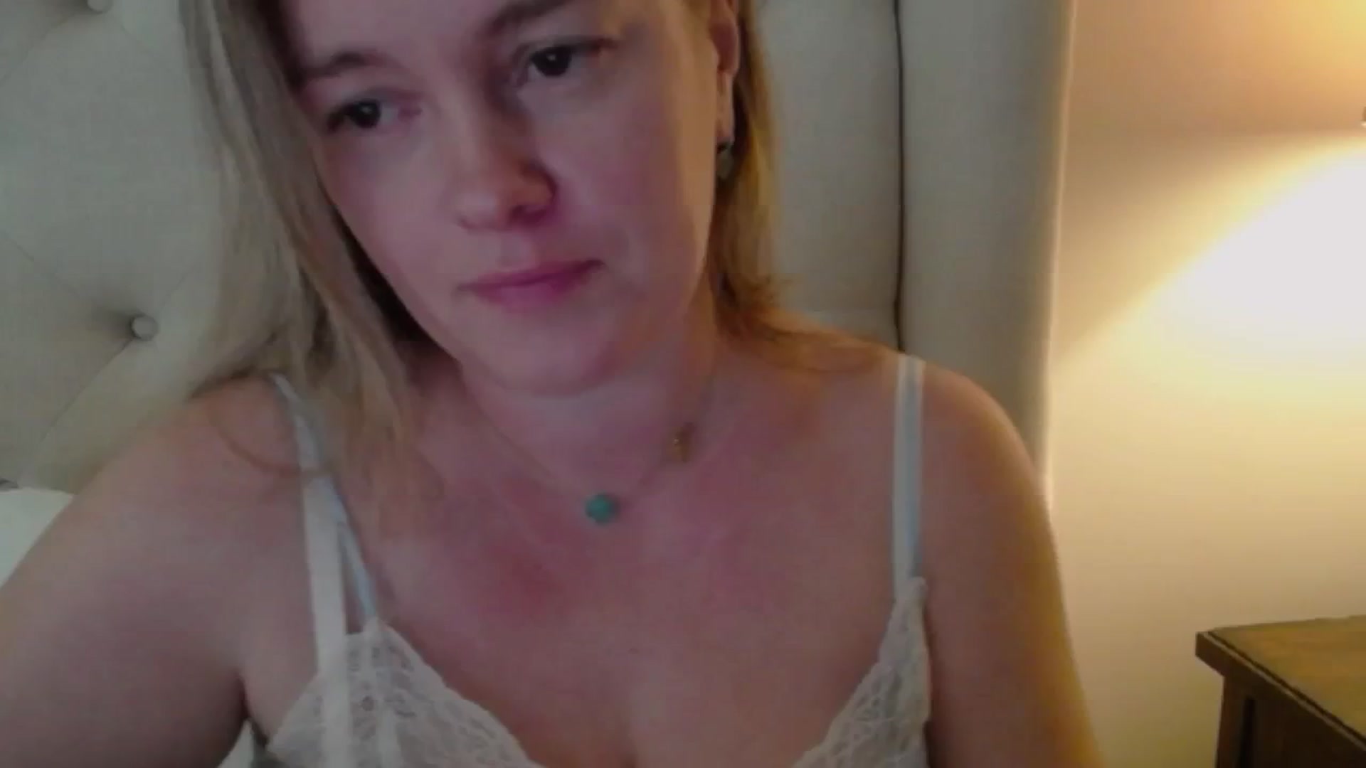 Gallery image thumbnail from J0llye's myfreecams stream on, 10/24/2024, 16:50 image 11 of 20