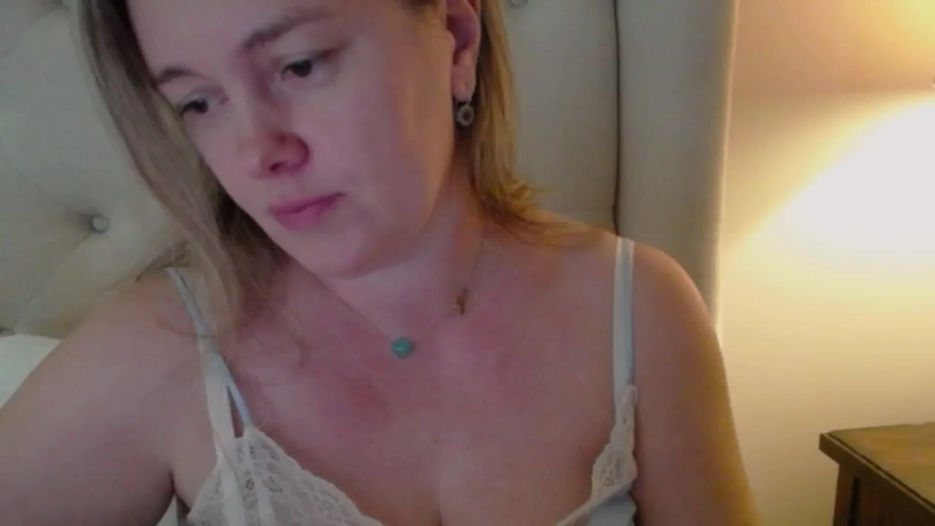 Gallery image thumbnail from J0llye's myfreecams stream on, 10/24/2024, 16:50 image 15 of 20