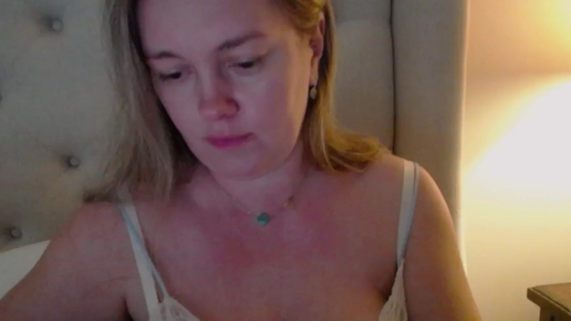 Gallery image thumbnail from J0llye's myfreecams stream on, 10/24/2024, 19:30 image 17 of 20