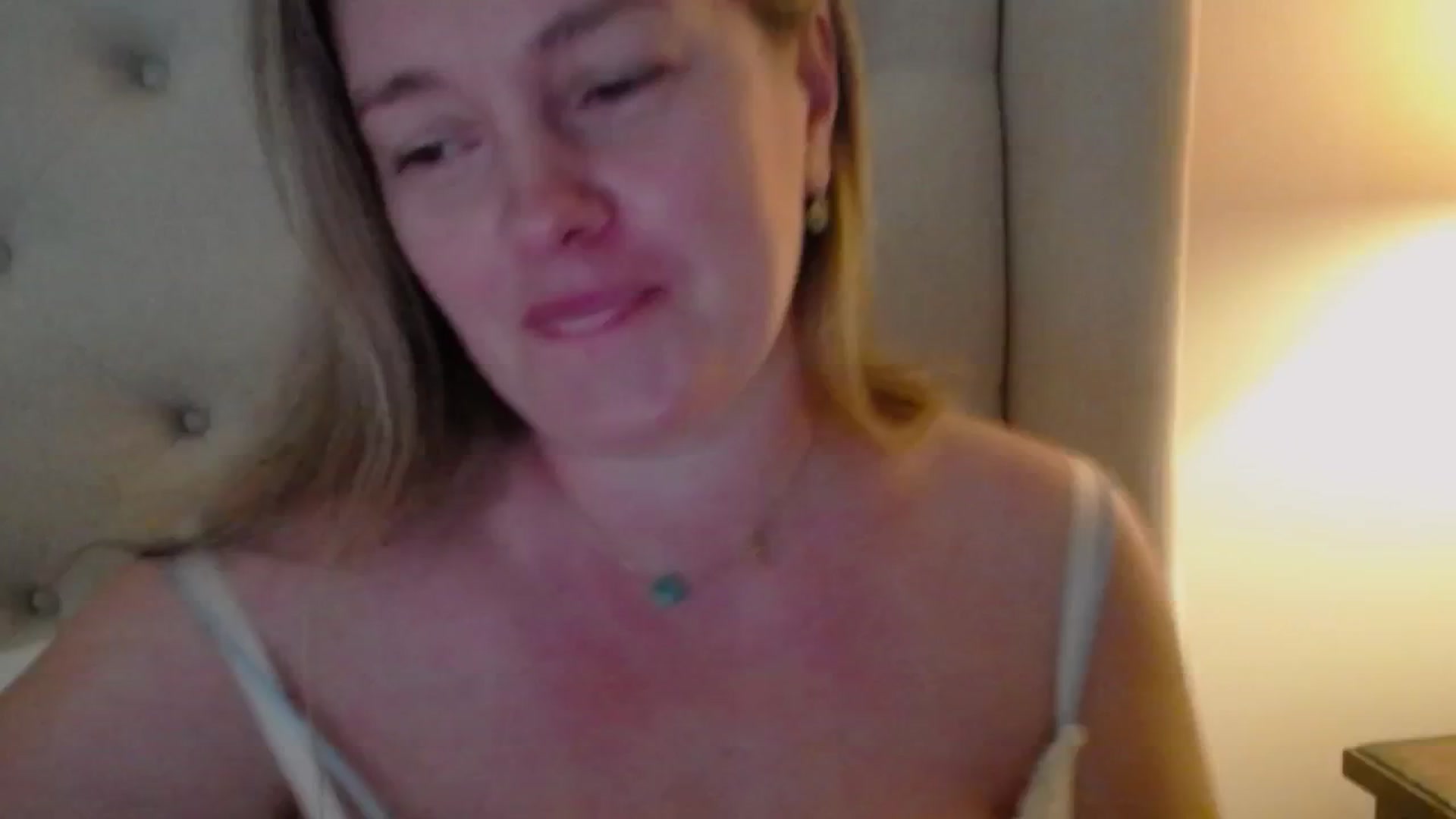 Gallery image thumbnail from J0llye's myfreecams stream on, 10/24/2024, 19:30 image 18 of 20