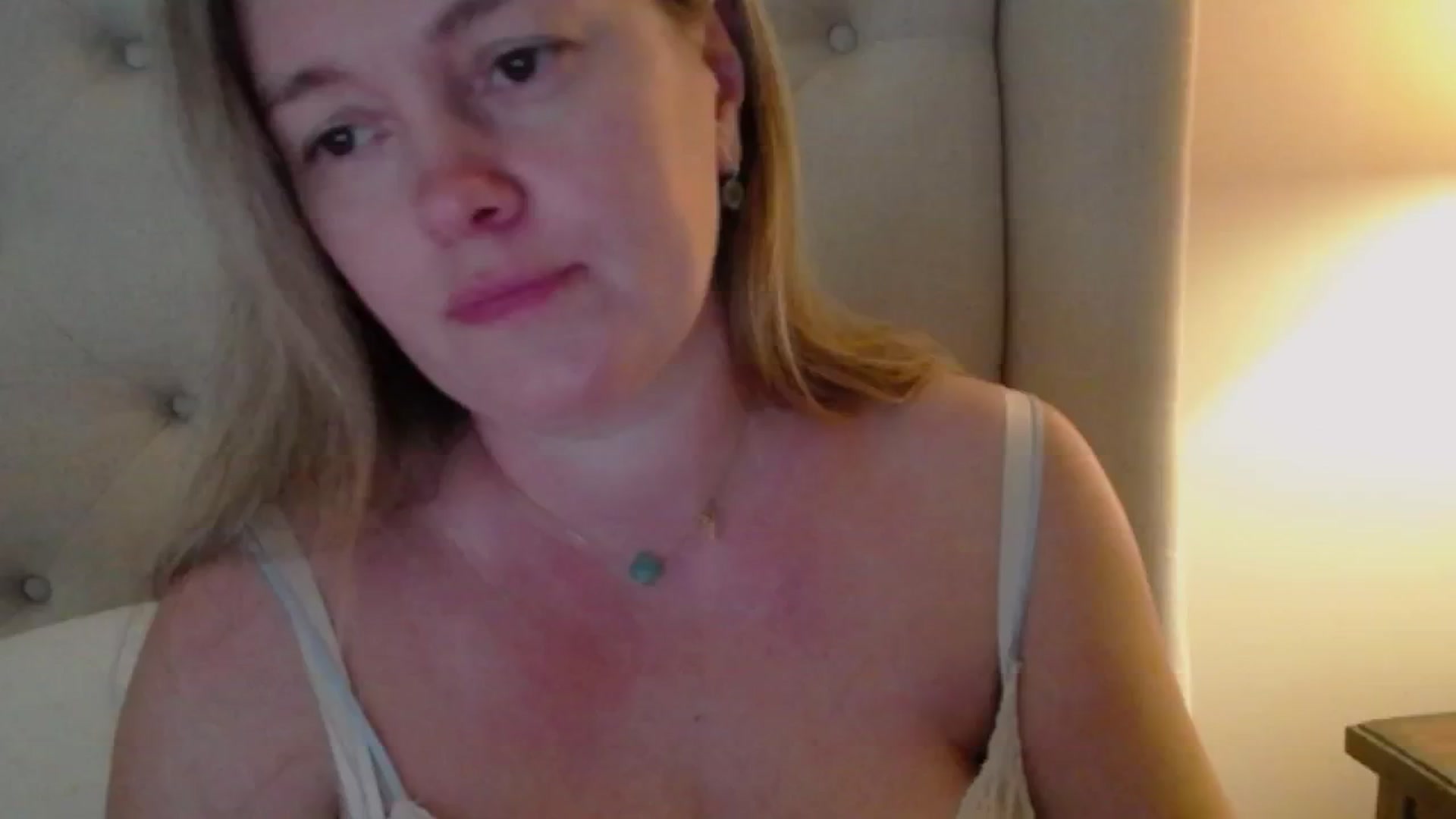 Gallery image thumbnail from J0llye's myfreecams stream on, 10/24/2024, 19:30 image 16 of 20