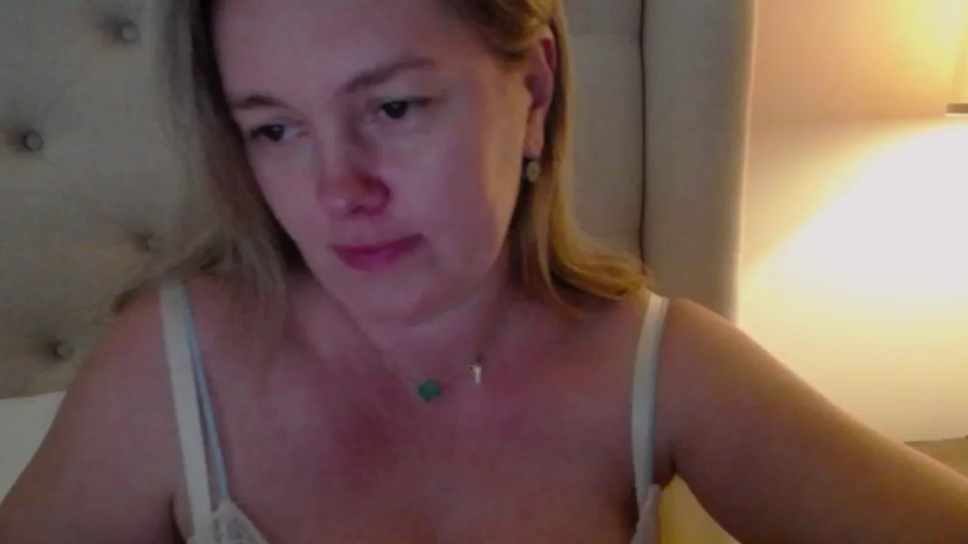 Gallery image thumbnail from J0llye's myfreecams stream on, 10/24/2024, 19:30 image 6 of 20