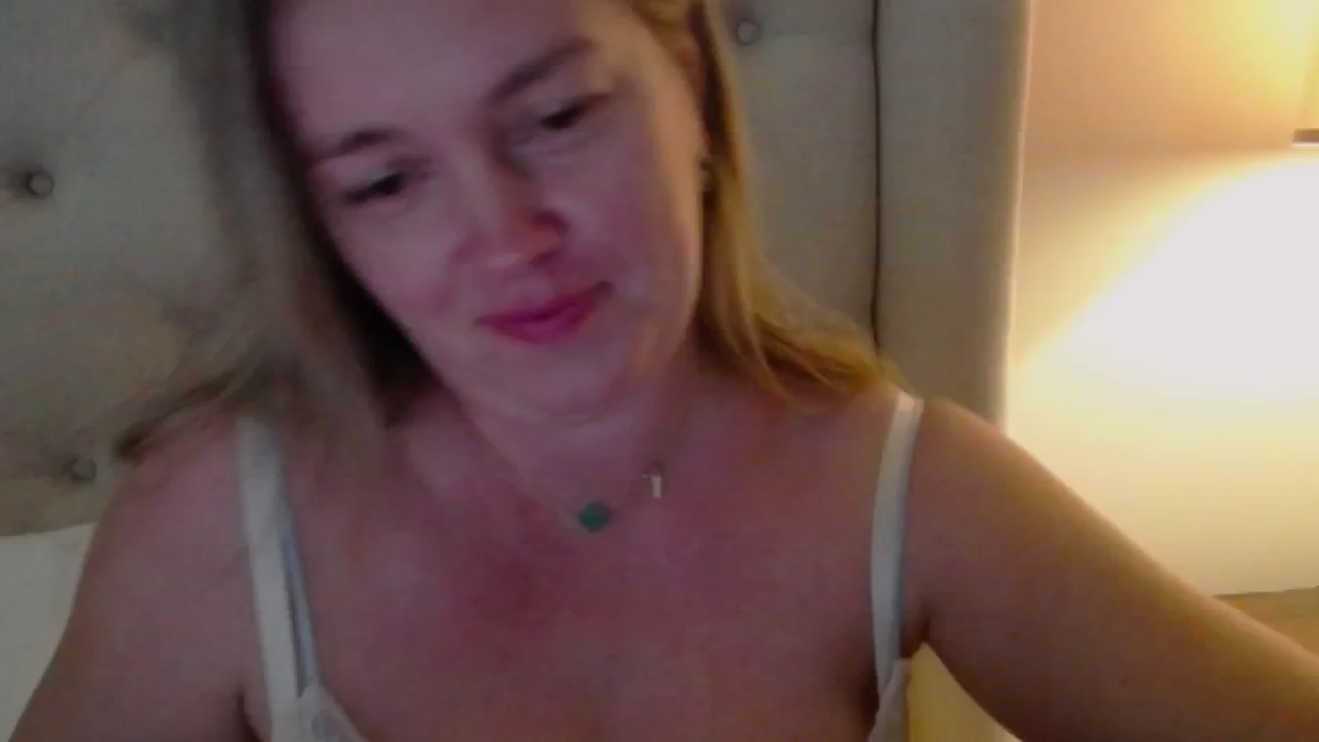 Gallery image thumbnail from J0llye's myfreecams stream on, 10/24/2024, 19:30 image 9 of 20