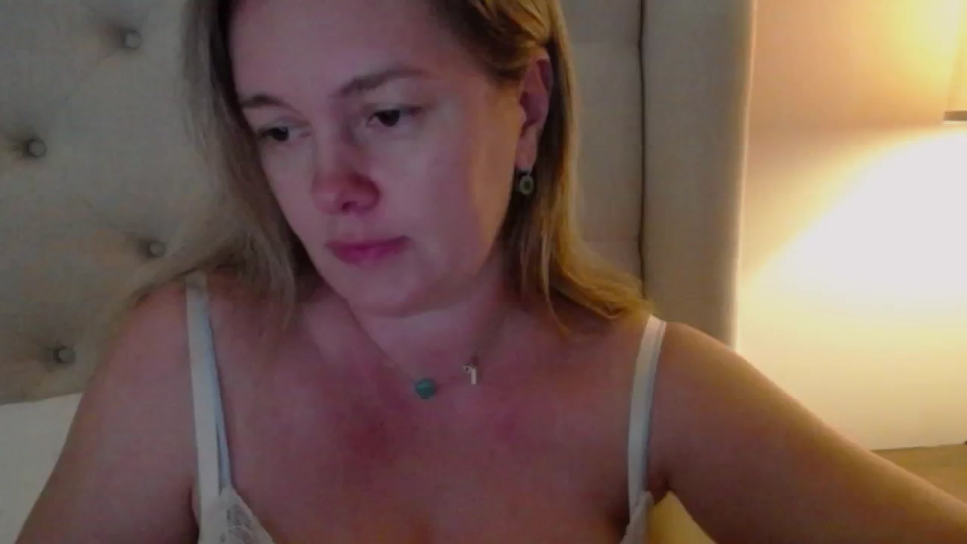 Gallery image thumbnail from J0llye's myfreecams stream on, 10/24/2024, 19:30 image 10 of 20