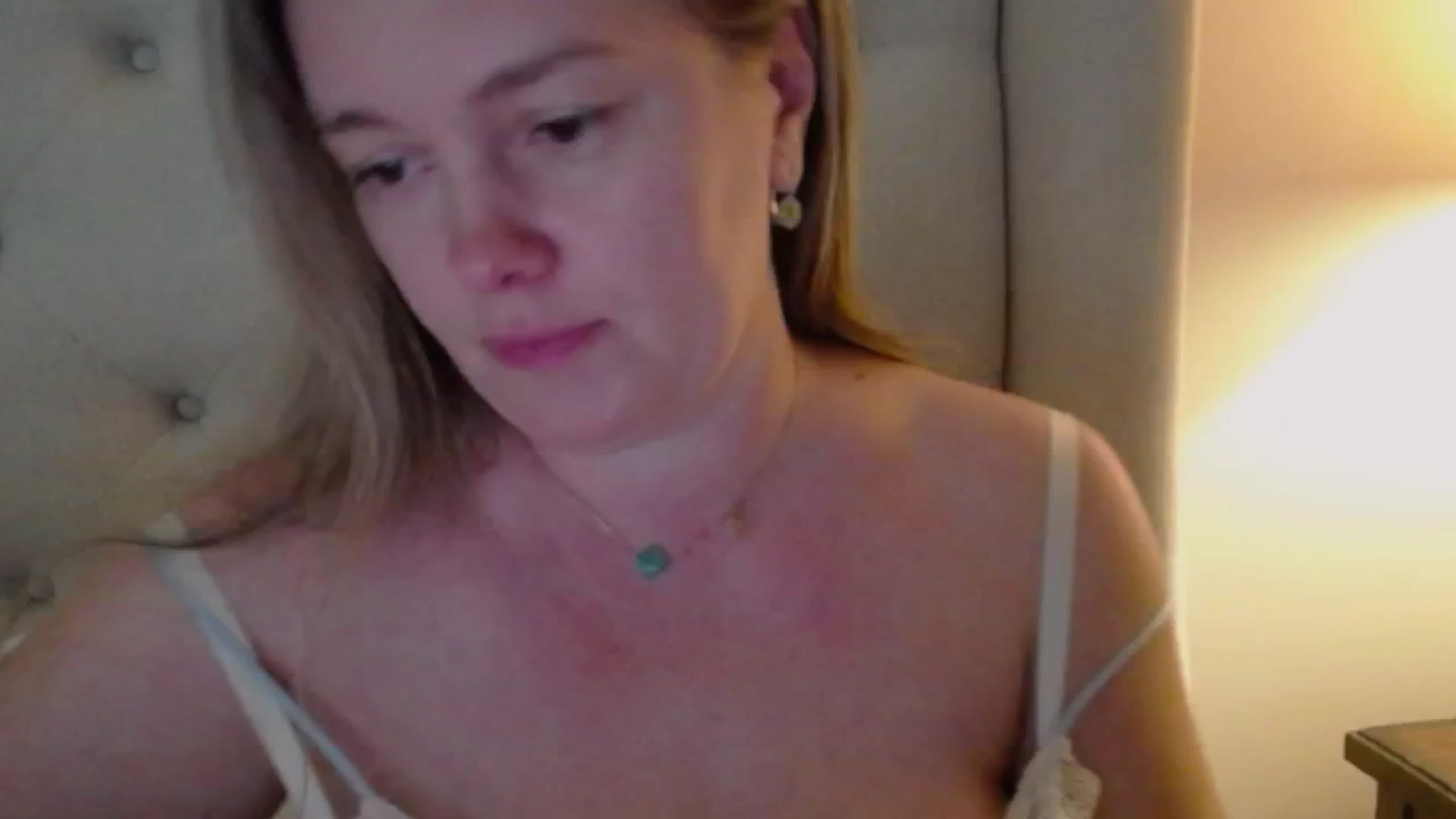 Gallery image thumbnail from J0llye's myfreecams stream on, 10/24/2024, 19:30 image 19 of 20