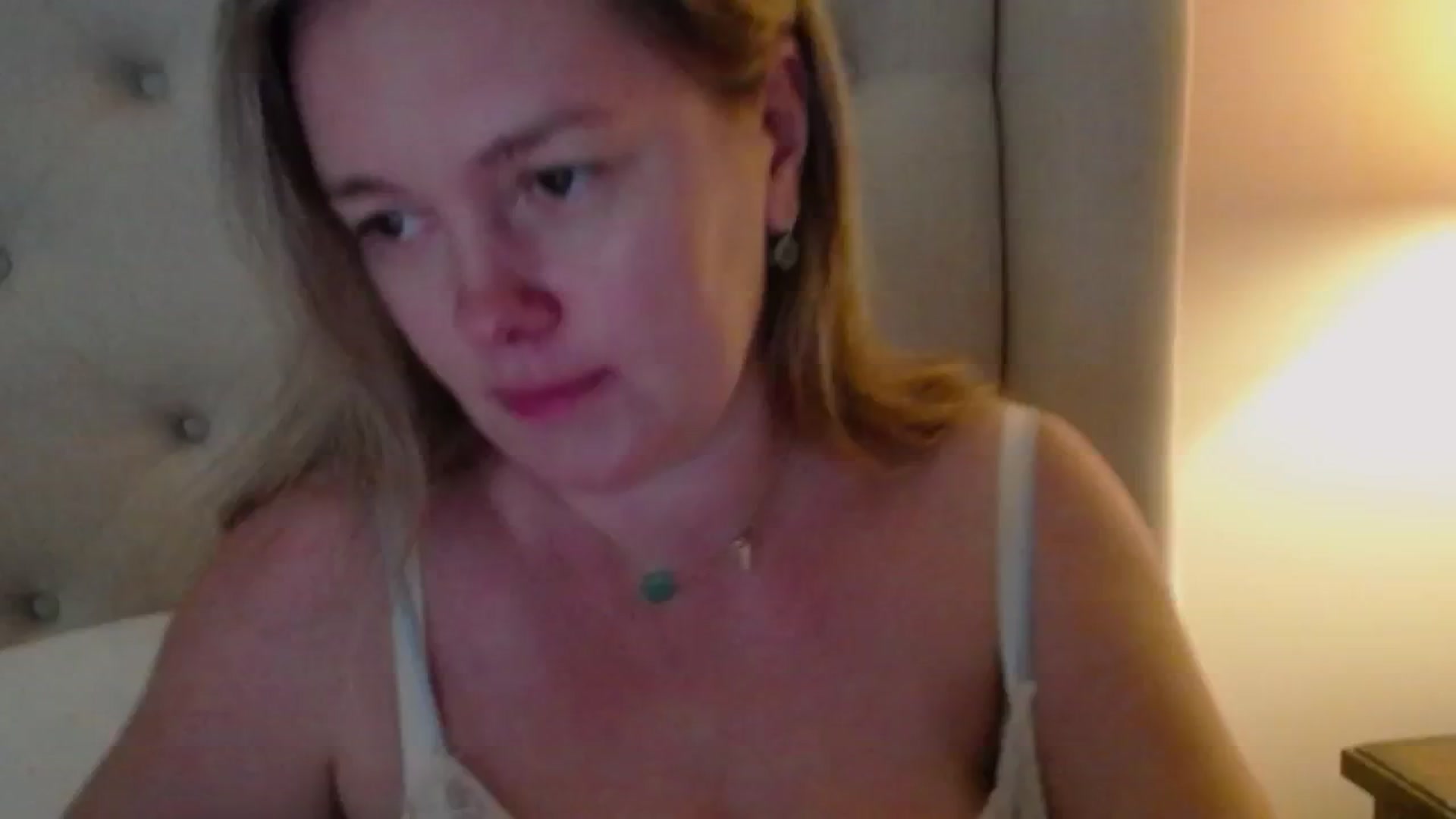 Gallery image thumbnail from J0llye's myfreecams stream on, 10/24/2024, 19:30 image 11 of 20