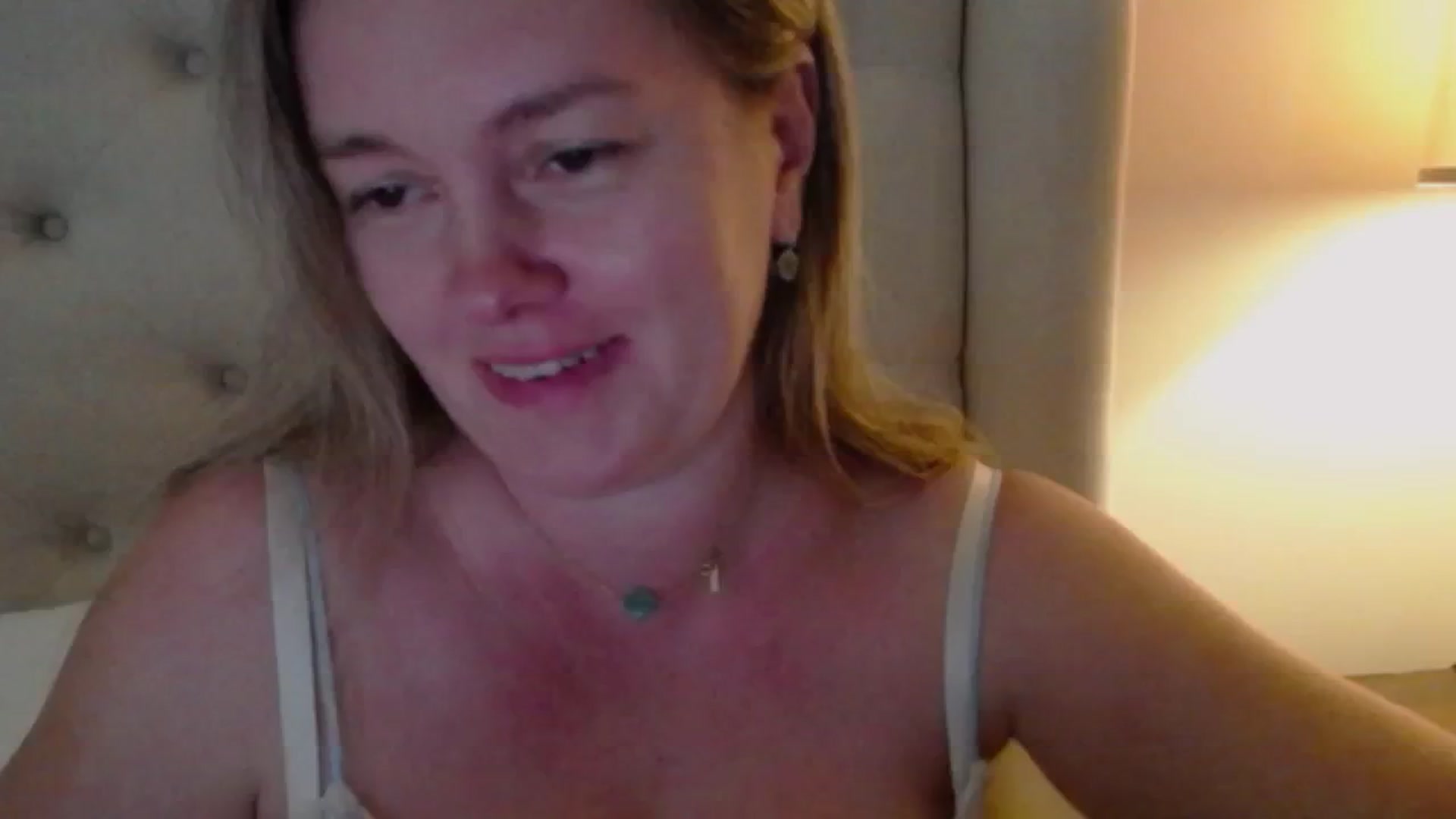 Gallery image thumbnail from J0llye's myfreecams stream on, 10/24/2024, 19:30 image 8 of 20