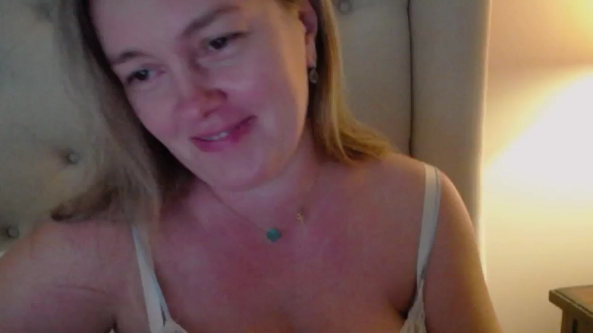 Gallery image thumbnail from J0llye's myfreecams stream on, 10/24/2024, 19:30 image 15 of 20