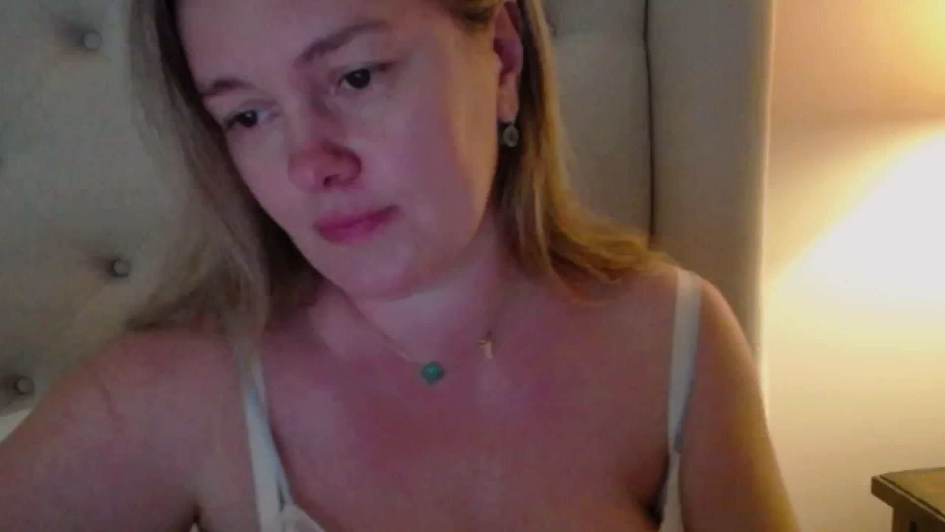 Gallery image thumbnail from J0llye's myfreecams stream on, 10/24/2024, 19:30 image 13 of 20