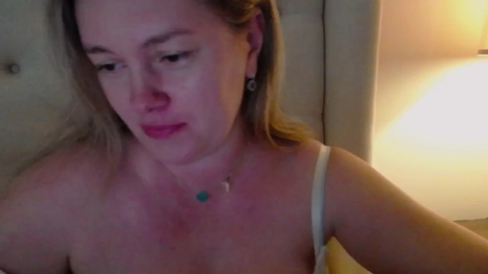 Gallery image thumbnail from J0llye's myfreecams stream on, 10/24/2024, 19:30 image 3 of 20