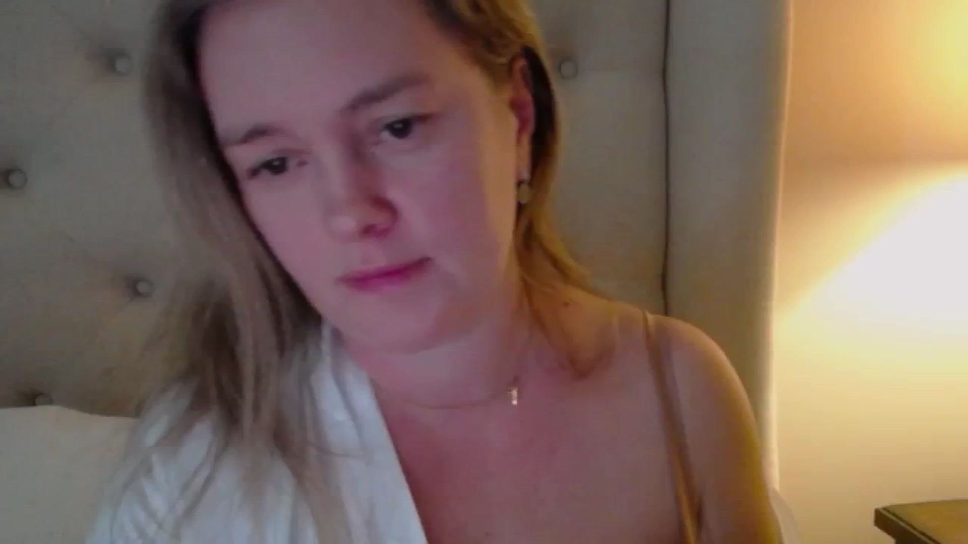 Gallery image thumbnail from J0llye's myfreecams stream on, 10/25/2024, 19:49 image 18 of 20