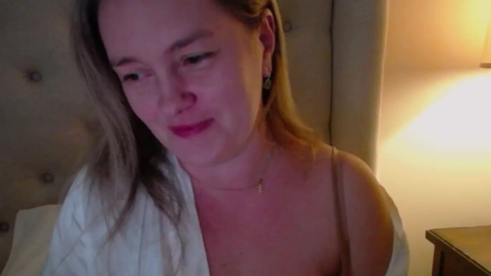 Gallery image thumbnail from J0llye's myfreecams stream on, 10/25/2024, 19:49 image 9 of 20