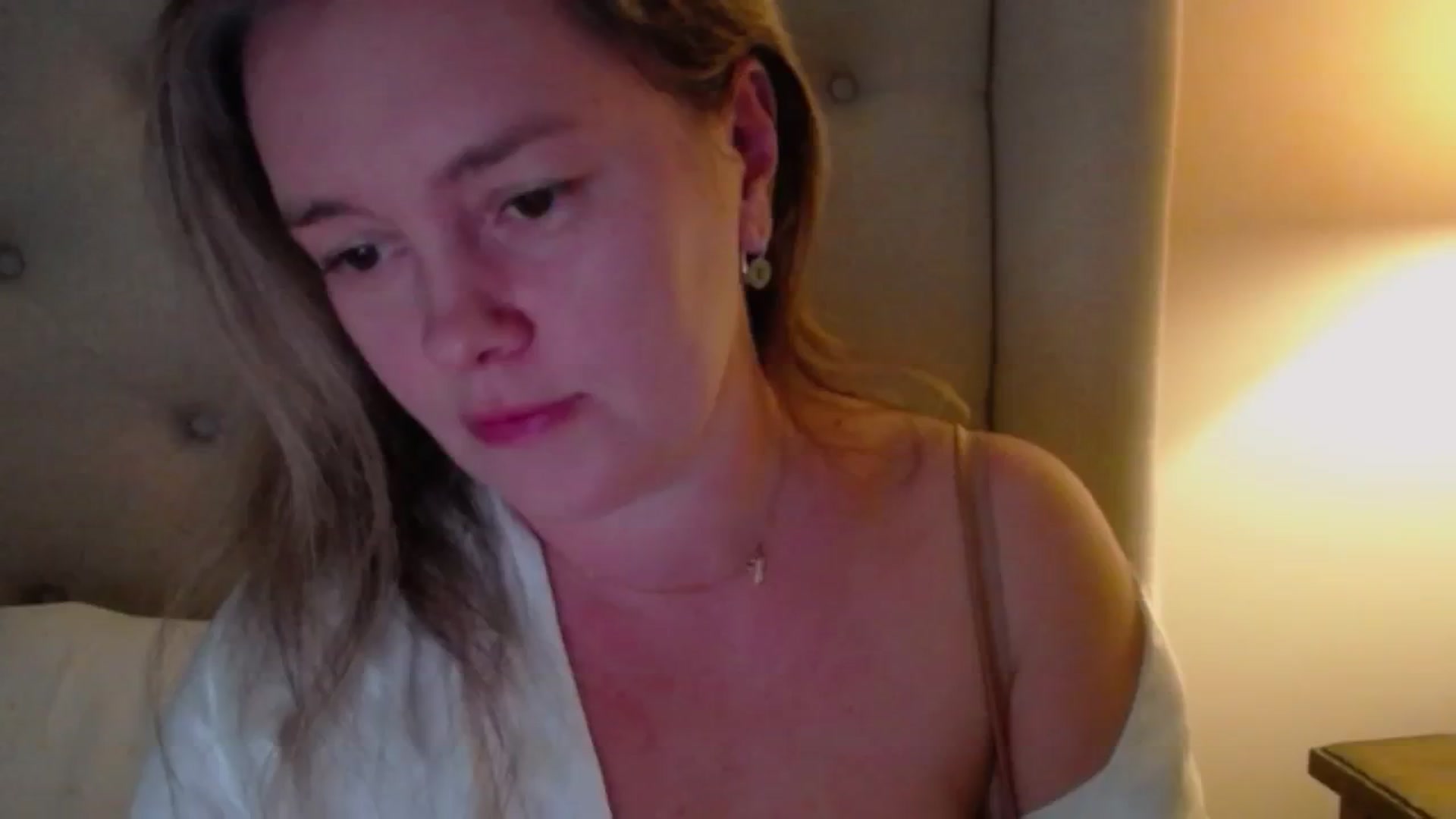 Gallery image thumbnail from J0llye's myfreecams stream on, 10/25/2024, 19:49 image 11 of 20