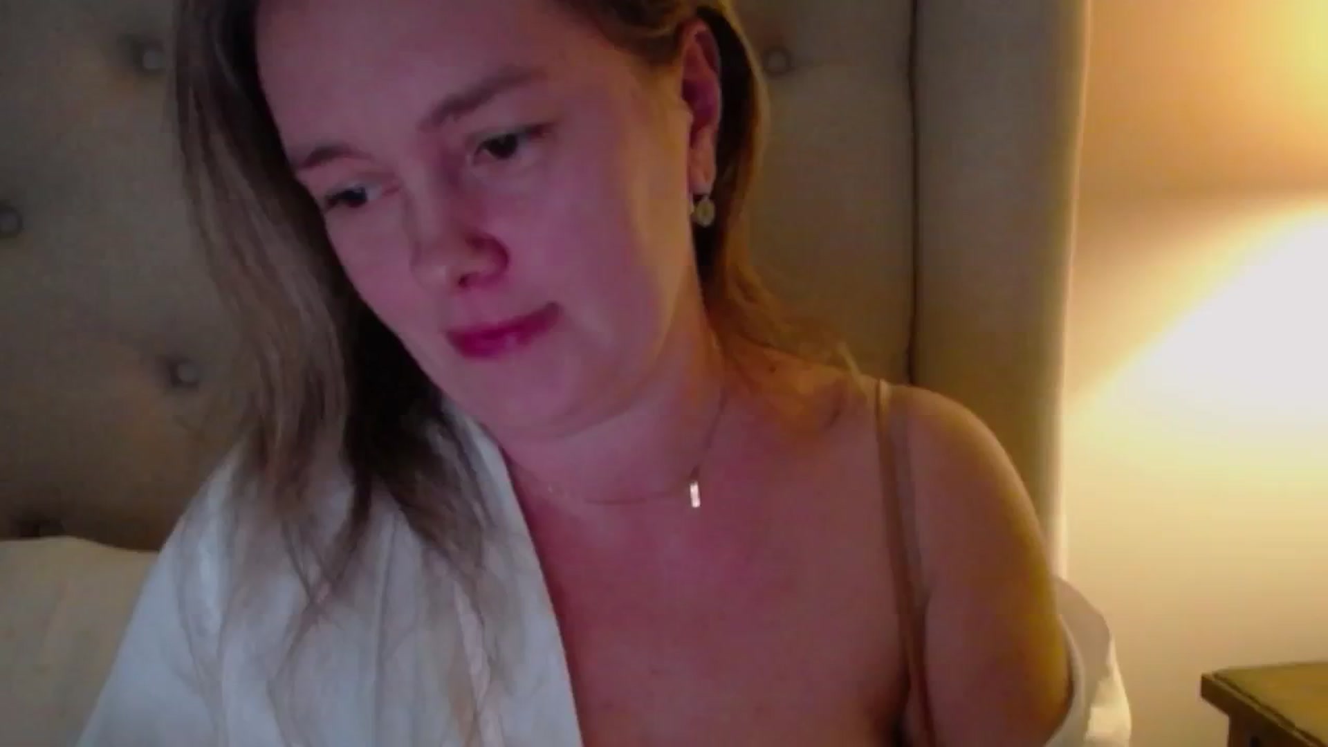 Gallery image thumbnail from J0llye's myfreecams stream on, 10/25/2024, 19:49 image 12 of 20