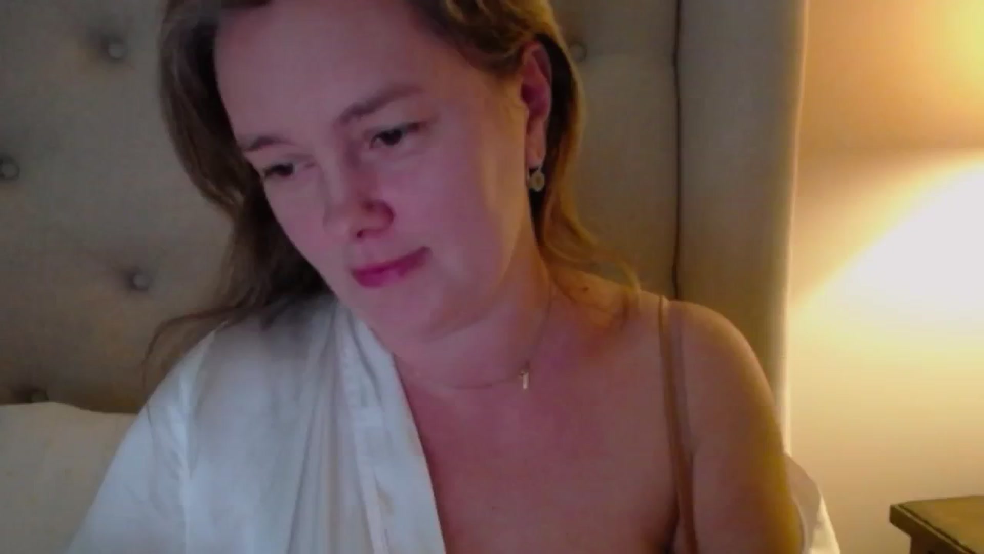 Gallery image thumbnail from J0llye's myfreecams stream on, 10/25/2024, 19:49 image 14 of 20