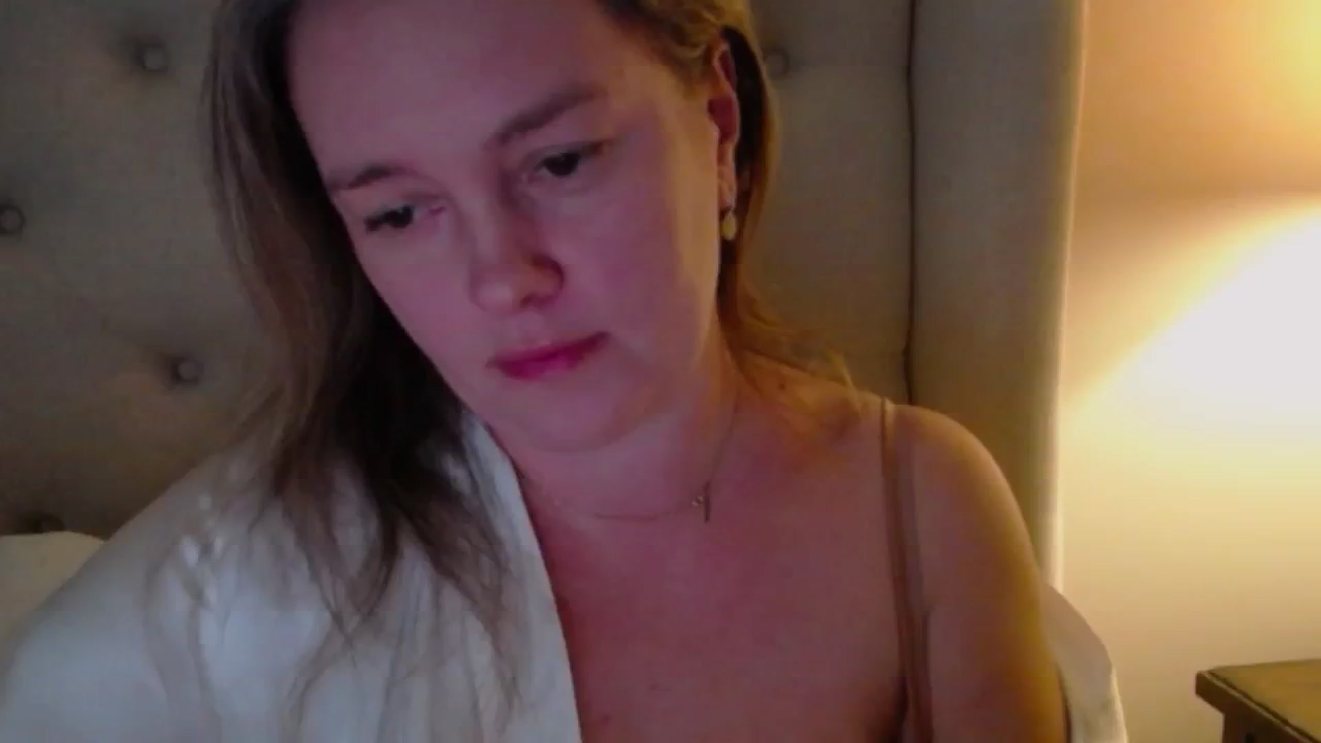 Gallery image thumbnail from J0llye's myfreecams stream on, 10/25/2024, 19:49 image 13 of 20
