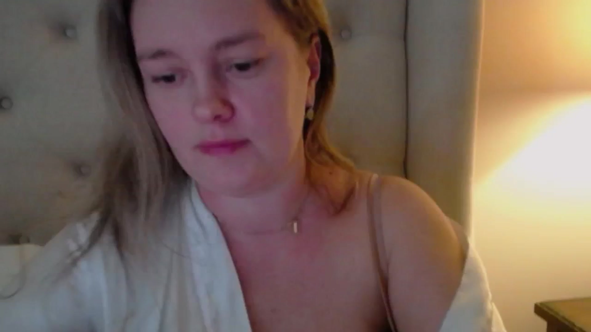 Gallery image thumbnail from J0llye's myfreecams stream on, 10/25/2024, 19:49 image 17 of 20