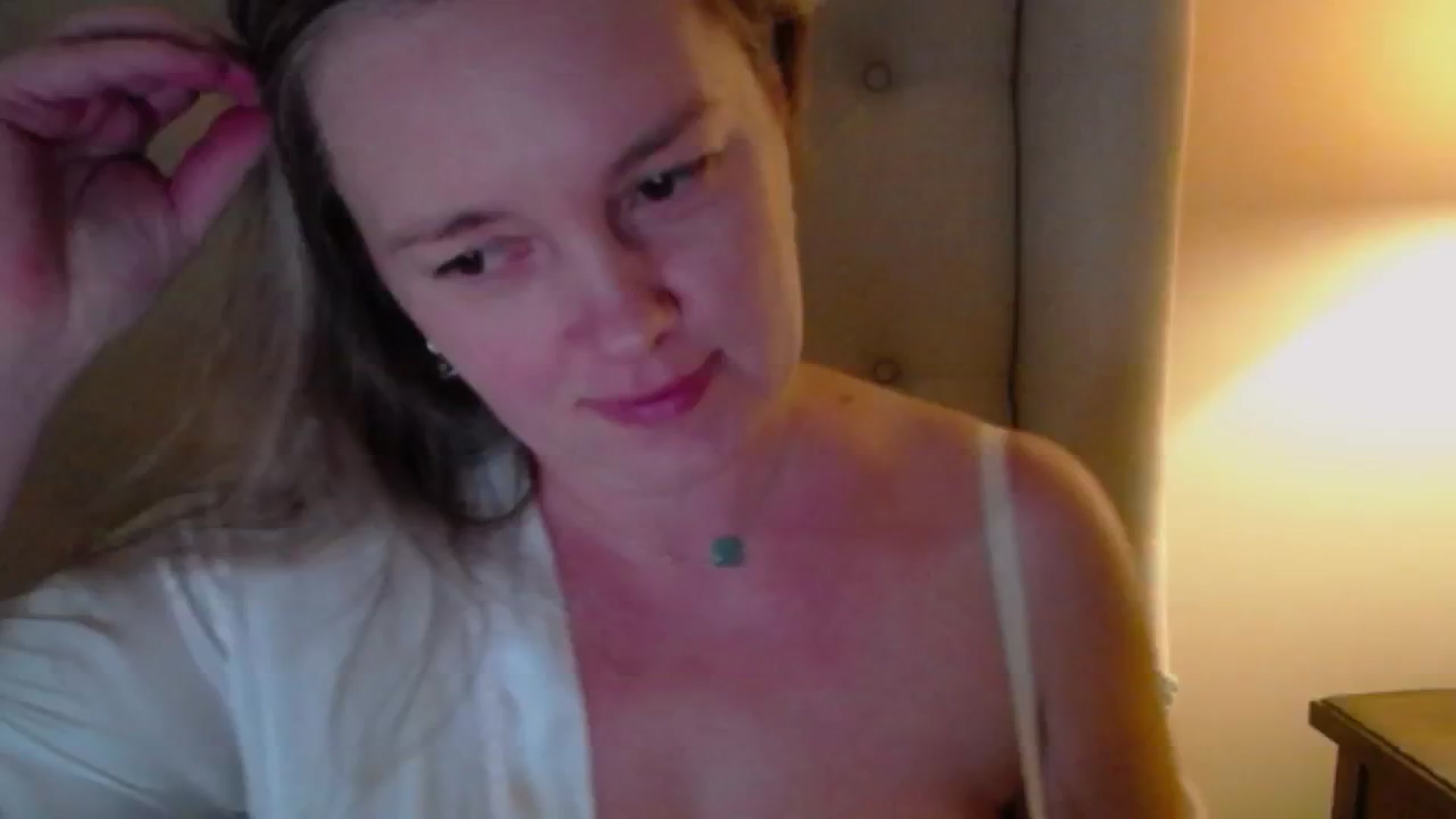 Gallery image thumbnail from J0llye's myfreecams stream on, 10/28/2024, 20:24 image 9 of 20