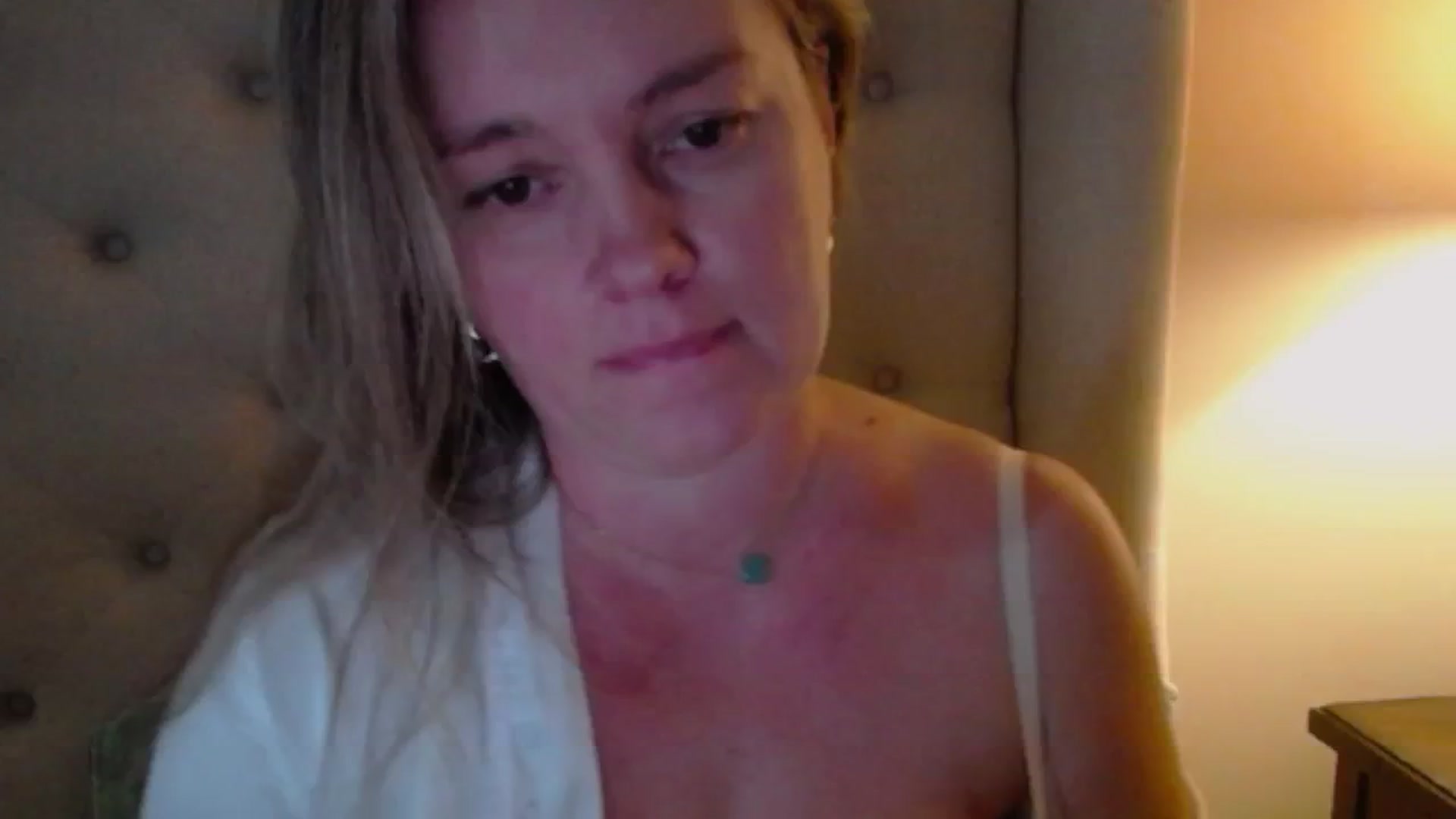 Gallery image thumbnail from J0llye's myfreecams stream on, 10/28/2024, 20:24 image 6 of 20