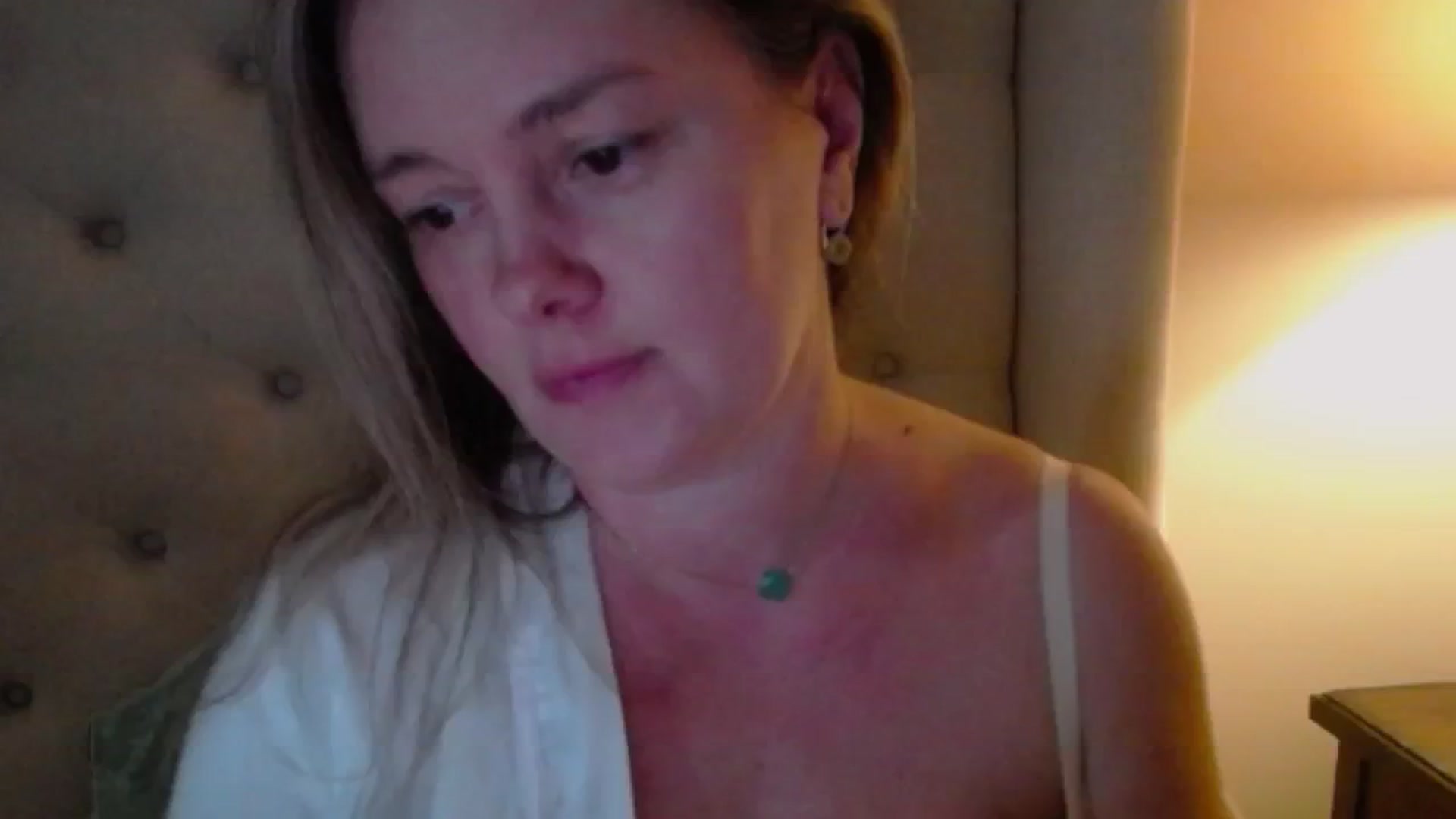 Gallery image thumbnail from J0llye's myfreecams stream on, 10/28/2024, 20:24 image 10 of 20