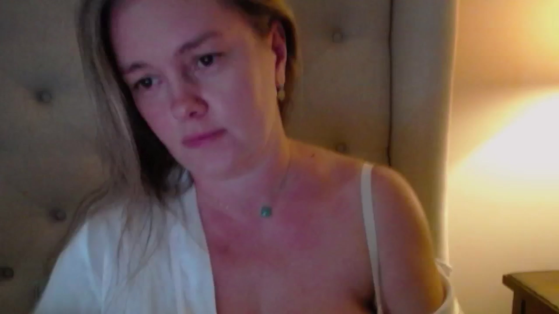 Gallery image thumbnail from J0llye's myfreecams stream on, 10/28/2024, 20:24 image 7 of 20