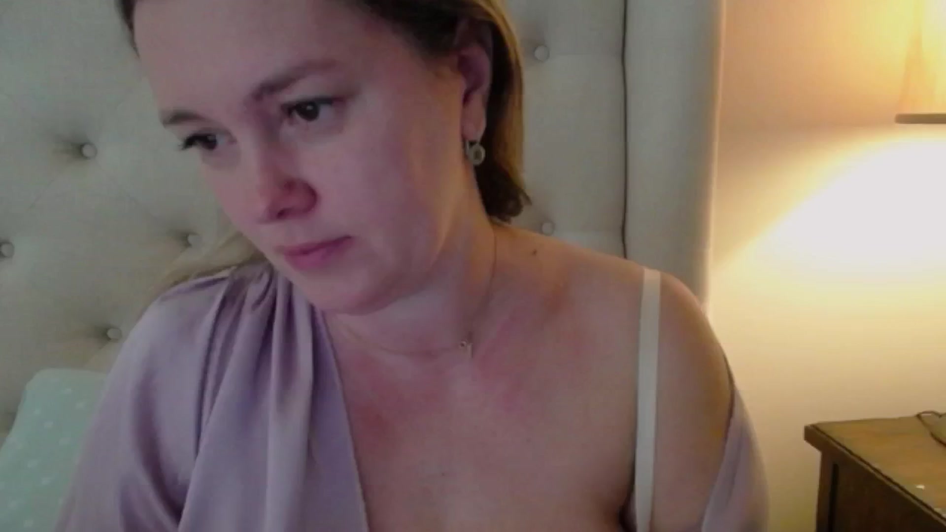 Gallery image thumbnail from J0llye's myfreecams stream on, 10/29/2024, 17:01 image 1 of 20