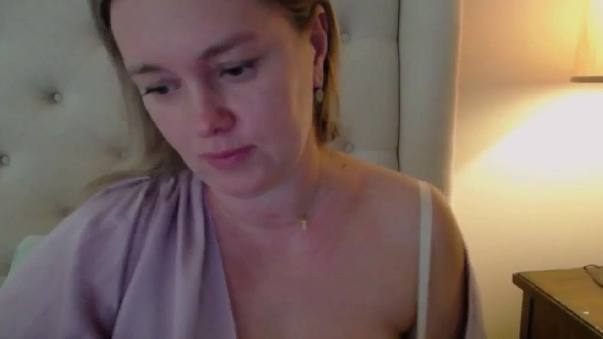 Gallery image thumbnail from J0llye's myfreecams stream on, 10/29/2024, 17:01 image 4 of 20