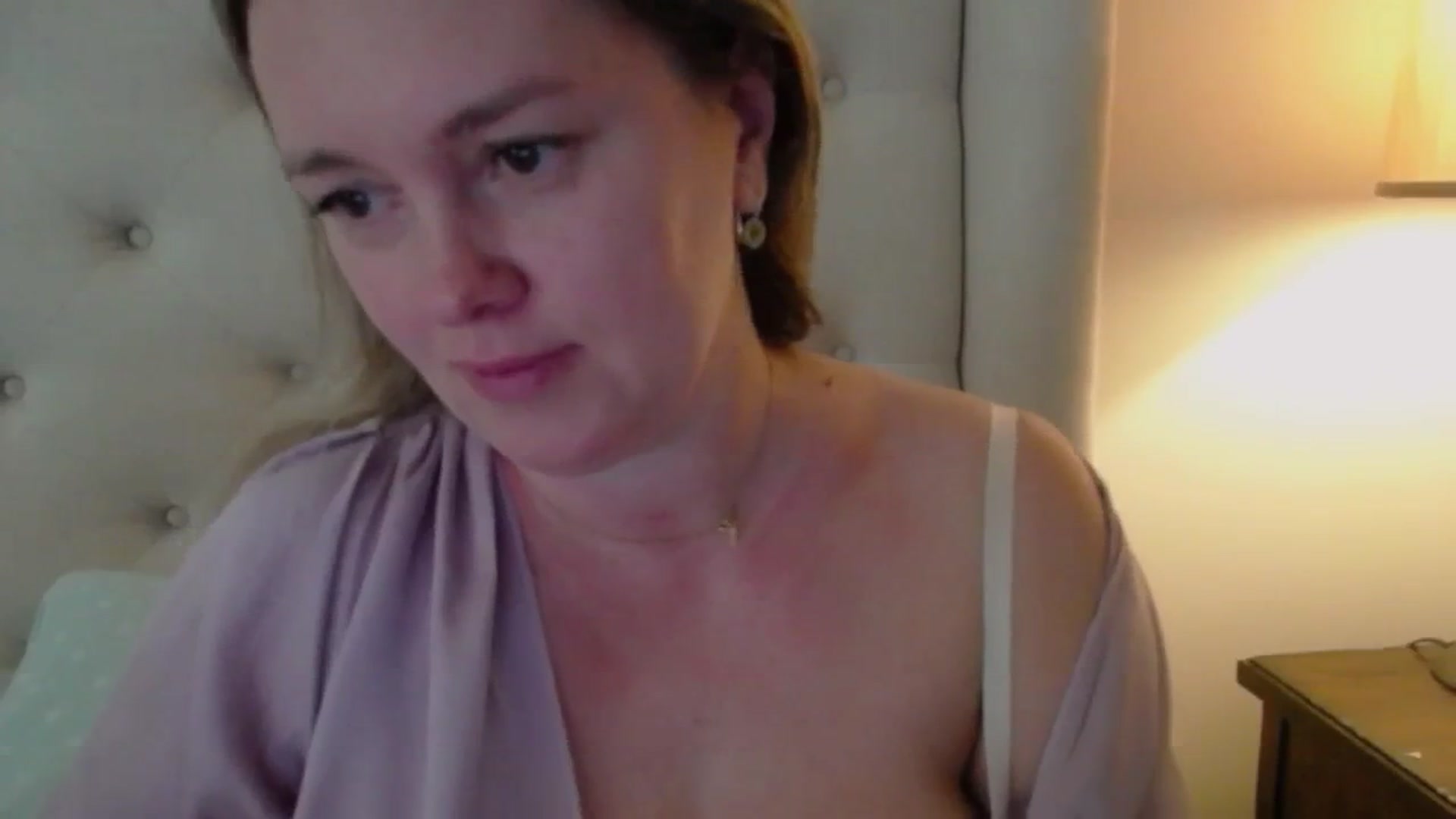 Gallery image thumbnail from J0llye's myfreecams stream on, 10/29/2024, 17:01 image 3 of 20