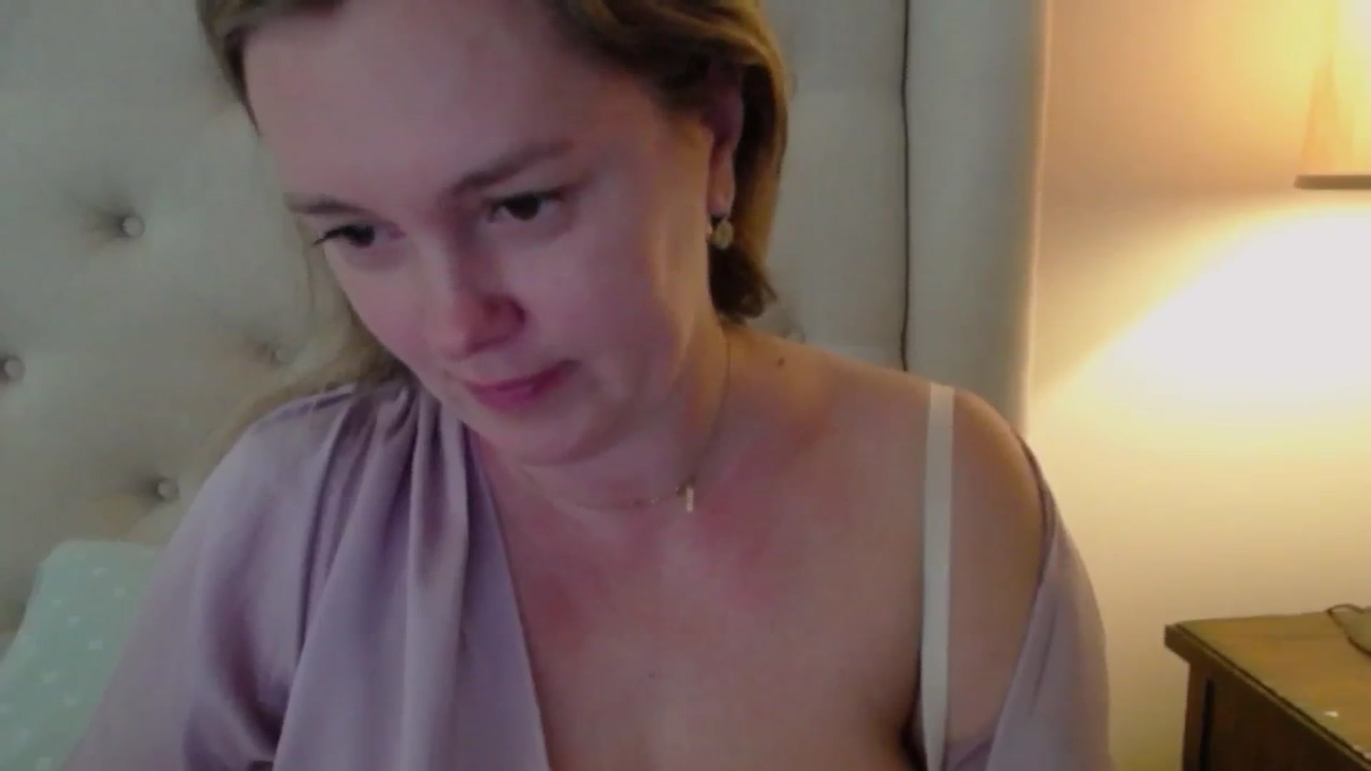 Gallery image thumbnail from J0llye's myfreecams stream on, 10/29/2024, 17:01 image 2 of 20