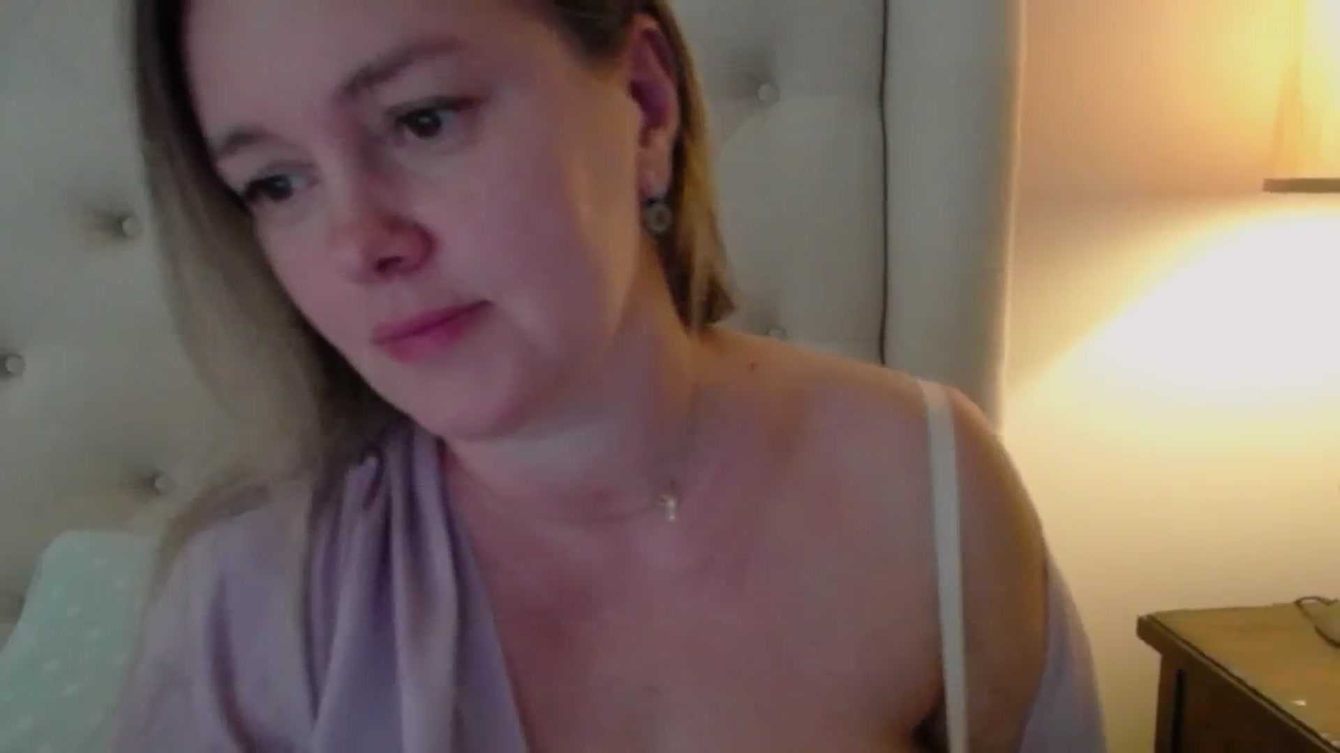 Gallery image thumbnail from J0llye's myfreecams stream on, 10/29/2024, 17:01 image 5 of 20