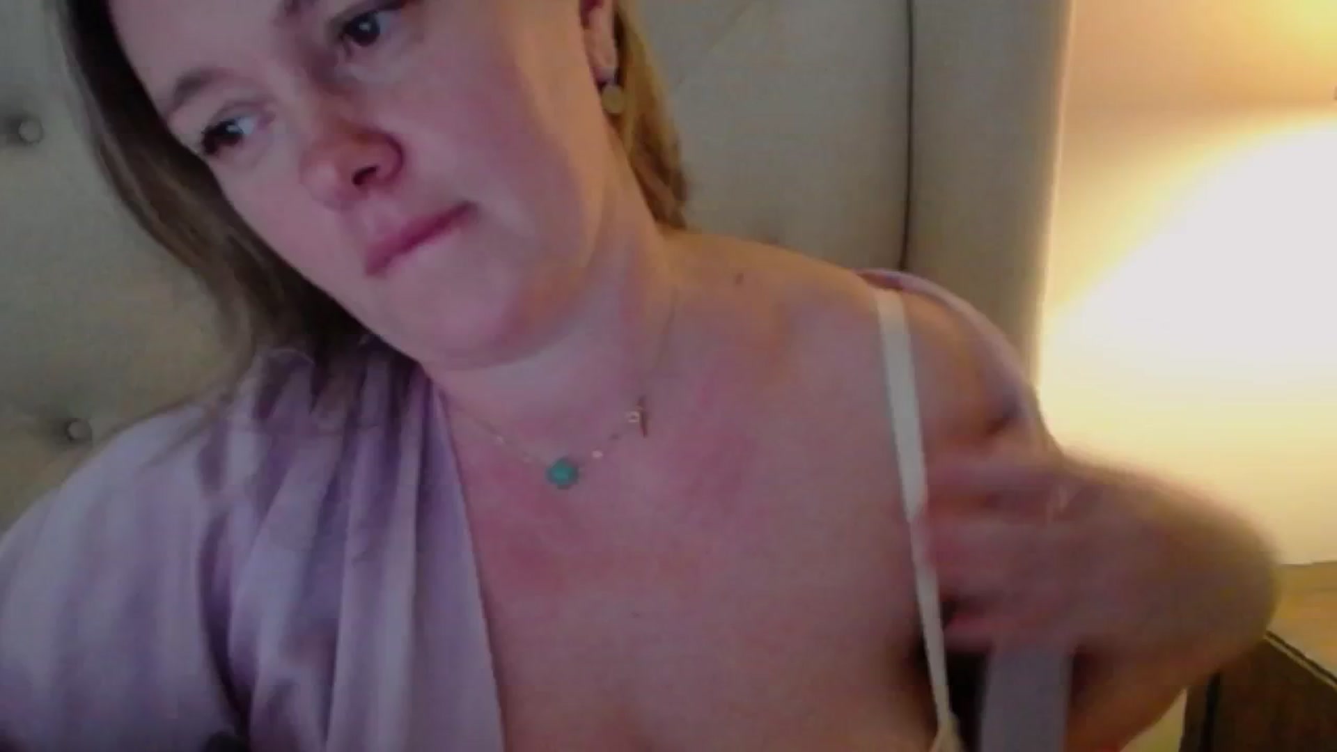Gallery image thumbnail from J0llye's myfreecams stream on, 10/29/2024, 20:00 image 20 of 20