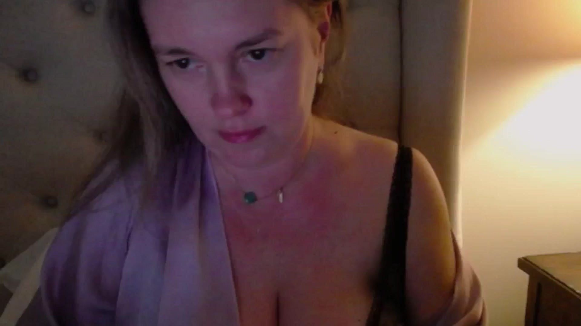 Gallery image thumbnail from J0llye's myfreecams stream on, 11/03/2024, 21:41 image 4 of 20