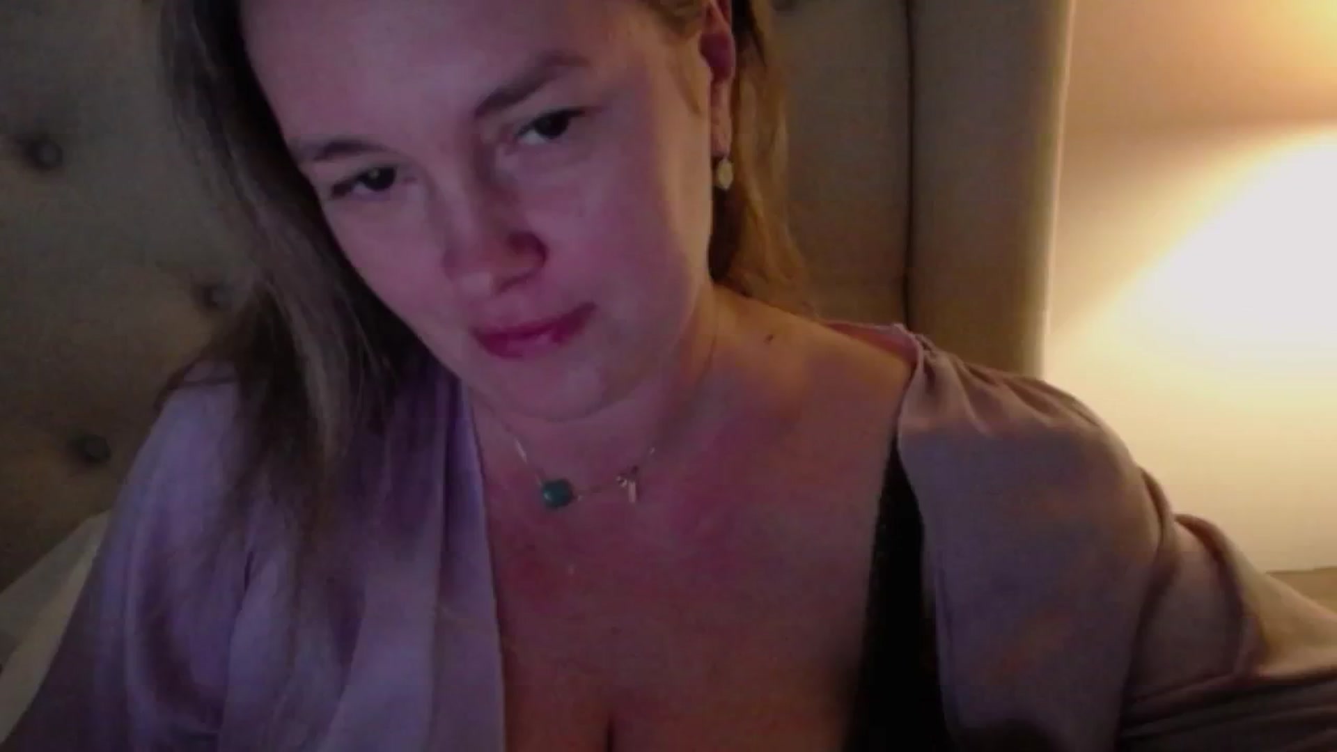 Gallery image thumbnail from J0llye's myfreecams stream on, 11/03/2024, 21:41 image 6 of 20