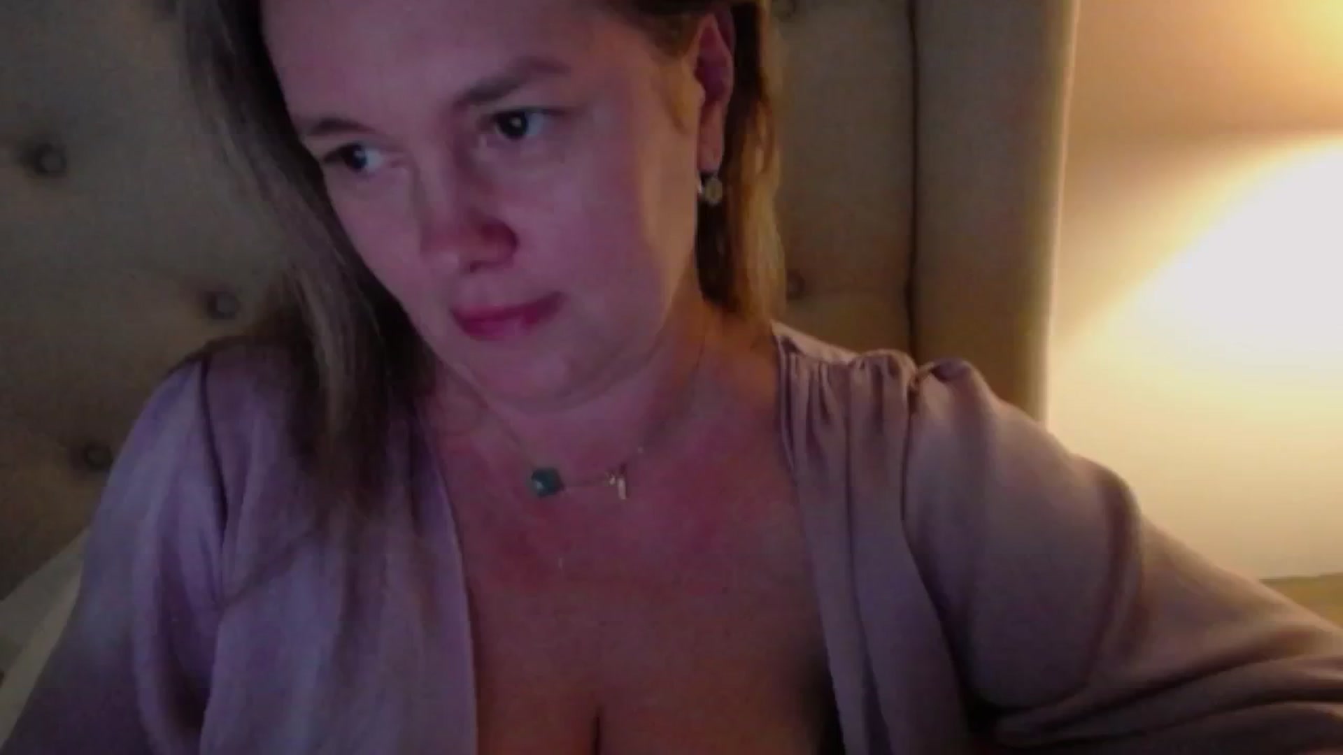 Gallery image thumbnail from J0llye's myfreecams stream on, 11/03/2024, 21:41 image 8 of 20