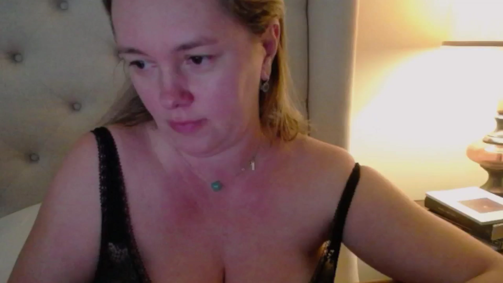 Gallery image thumbnail from J0llye's myfreecams stream on, 11/06/2024, 20:28 image 20 of 20