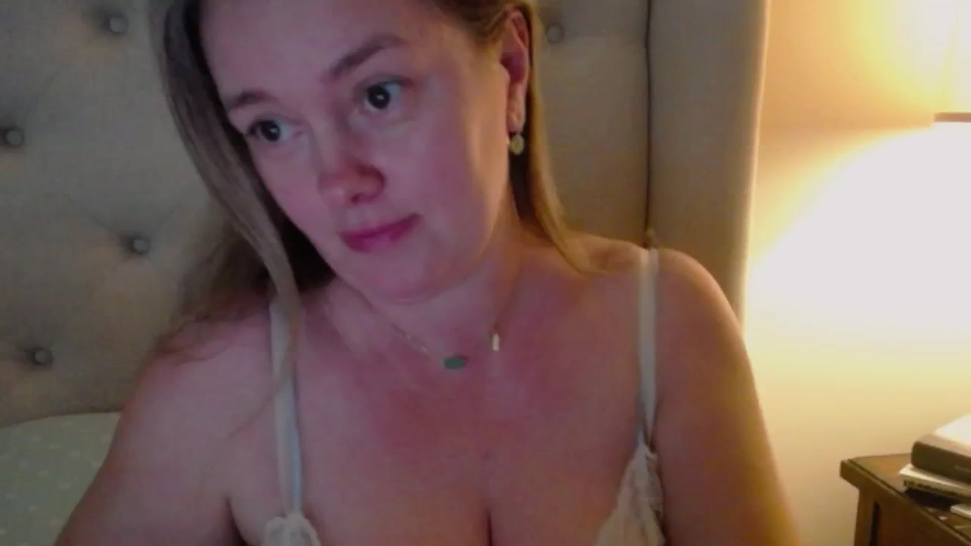Gallery image thumbnail from J0llye's myfreecams stream on, 11/08/2024, 20:32 image 11 of 20