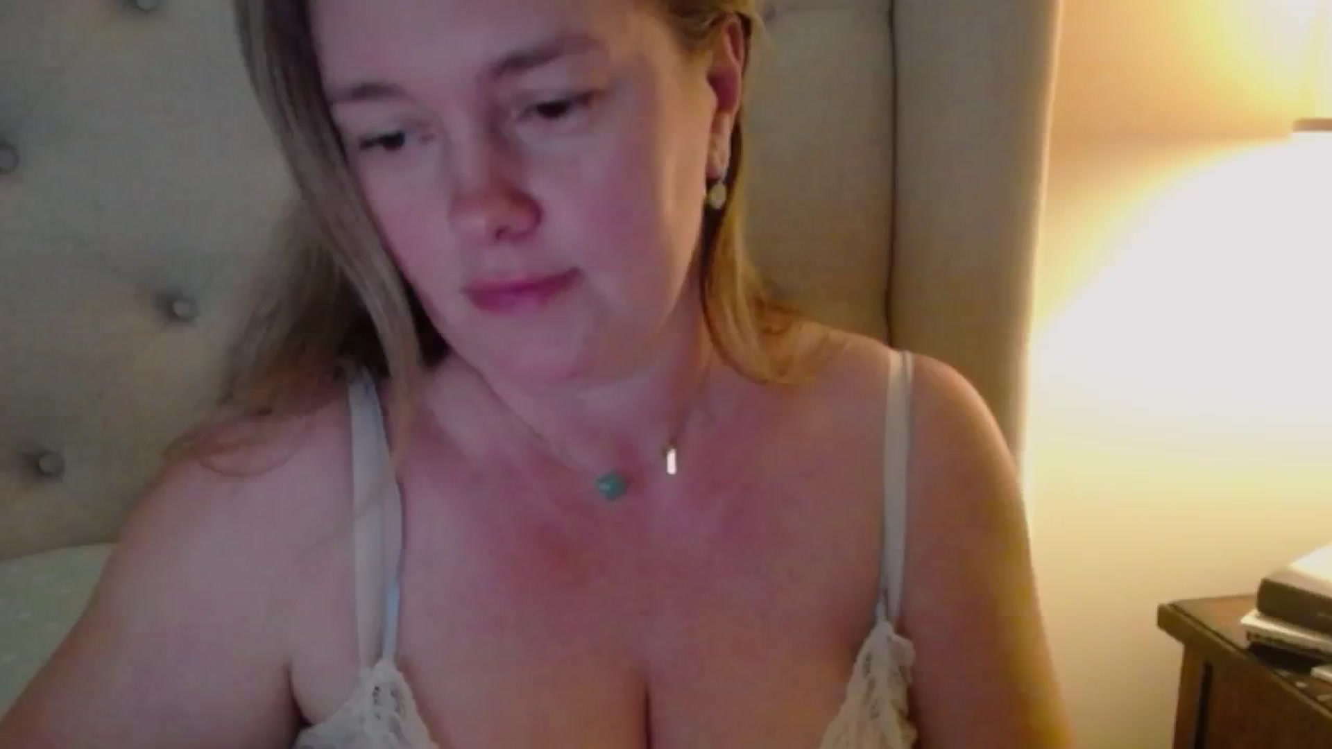 Gallery image thumbnail from J0llye's myfreecams stream on, 11/08/2024, 20:32 image 17 of 20