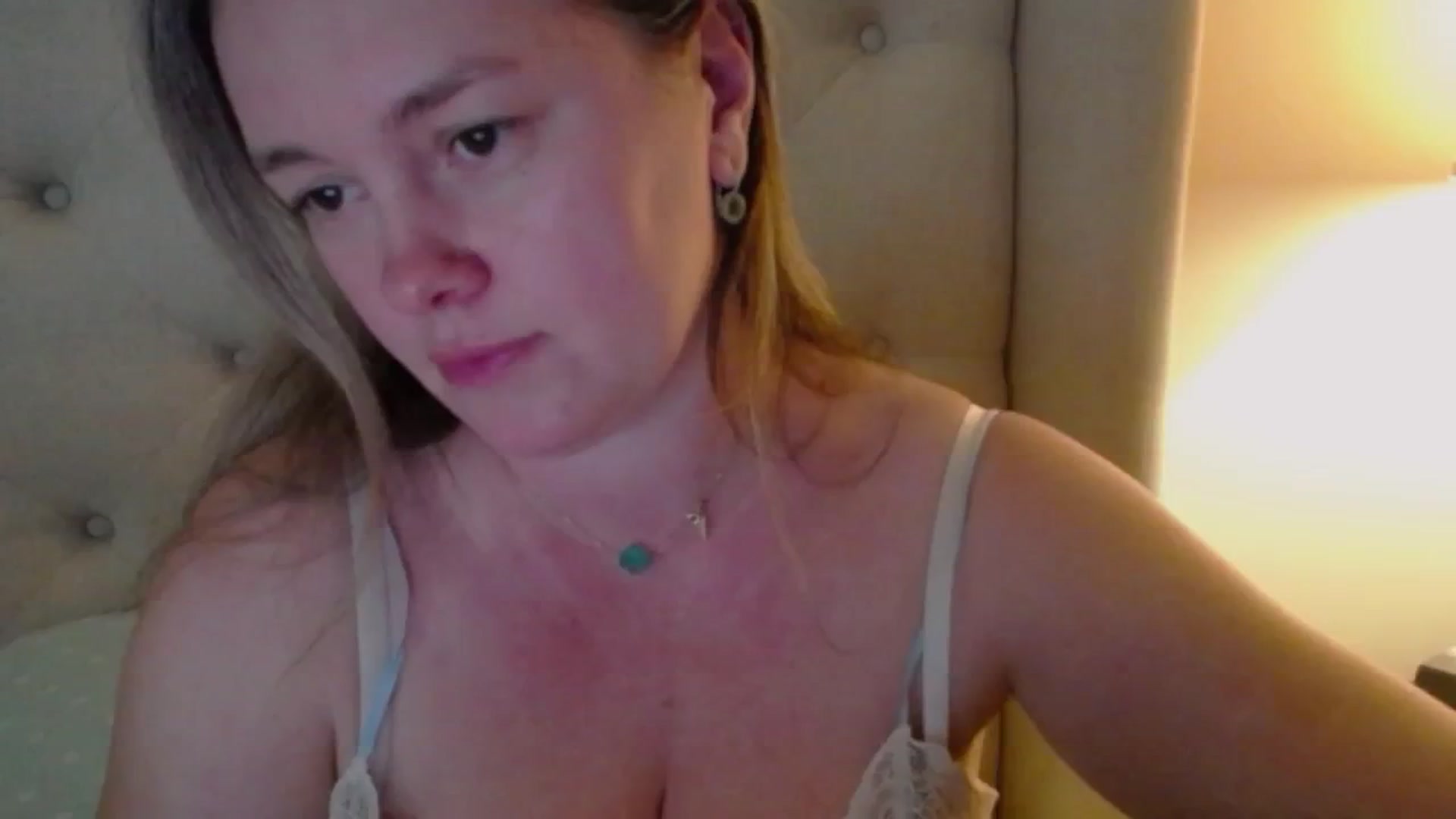 Gallery image thumbnail from J0llye's myfreecams stream on, 11/08/2024, 20:32 image 20 of 20