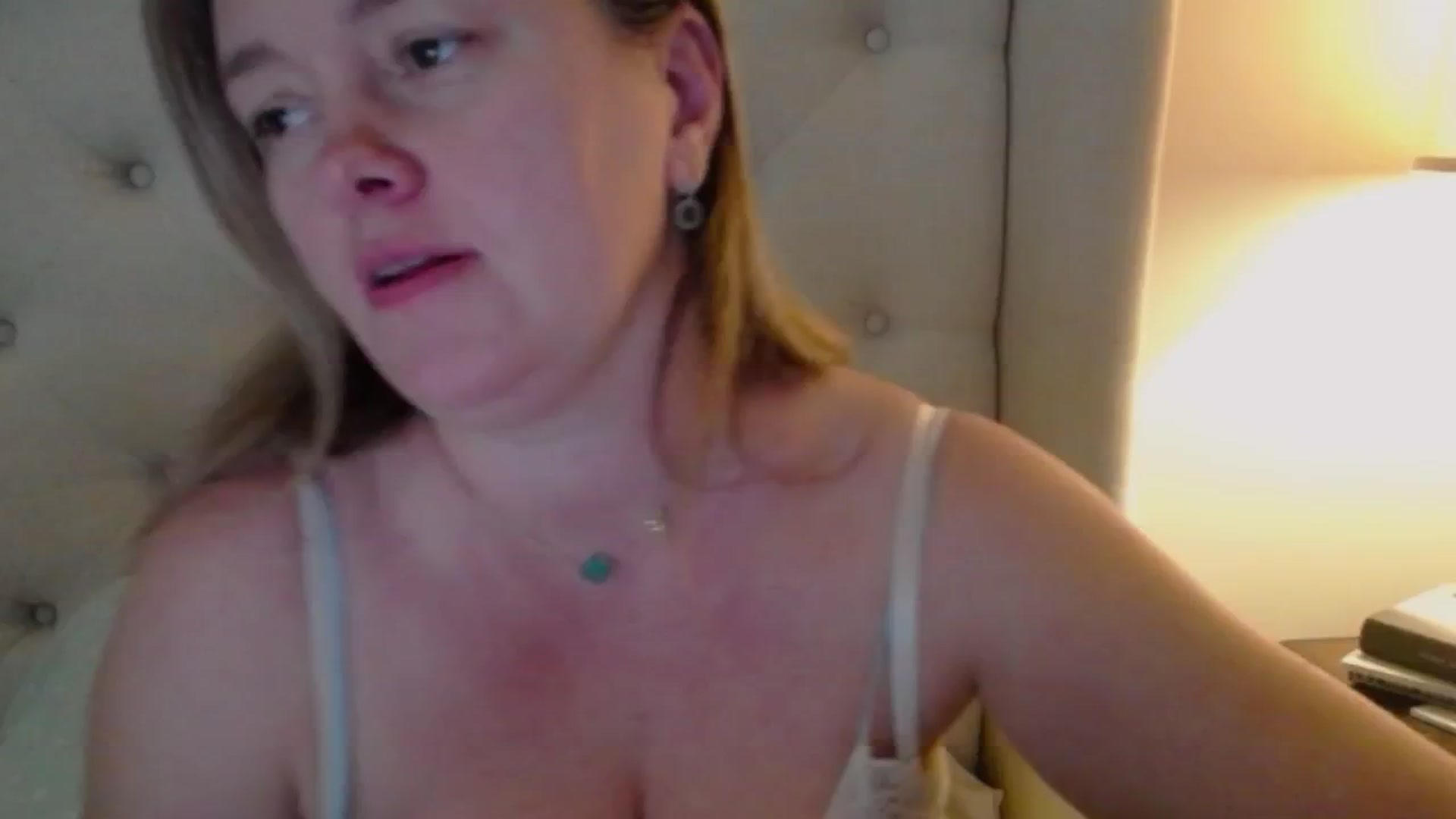 Gallery image thumbnail from J0llye's myfreecams stream on, 11/08/2024, 20:32 image 2 of 20