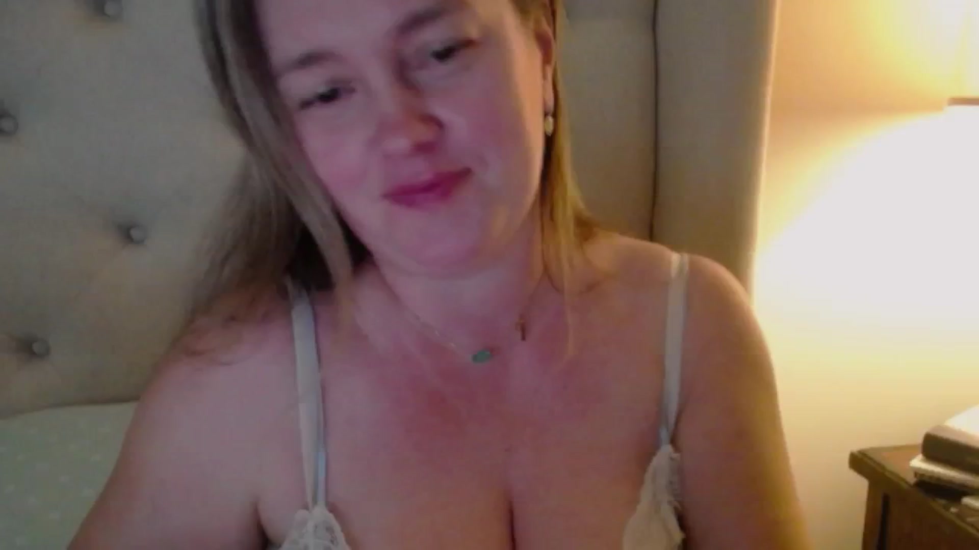 Gallery image thumbnail from J0llye's myfreecams stream on, 11/08/2024, 20:32 image 12 of 20