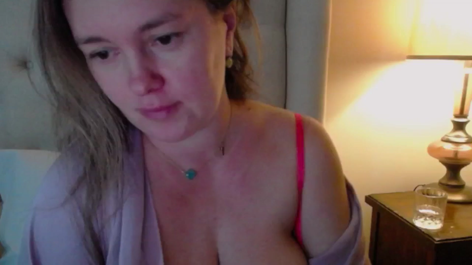 Gallery image thumbnail from J0llye's myfreecams stream on, 11/11/2024, 17:45 image 13 of 20